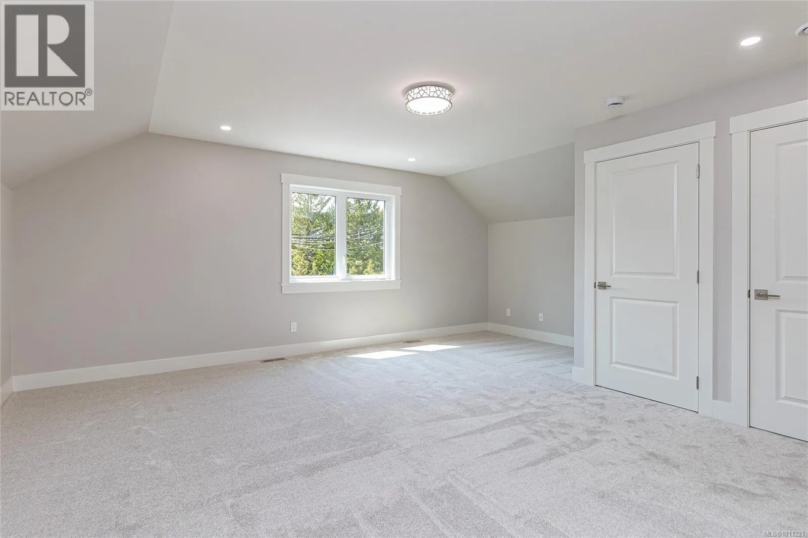 317 Pioneer Cres