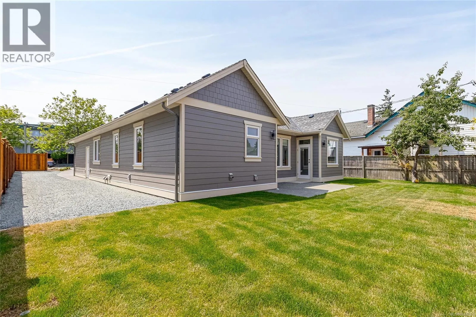 317 Pioneer Cres