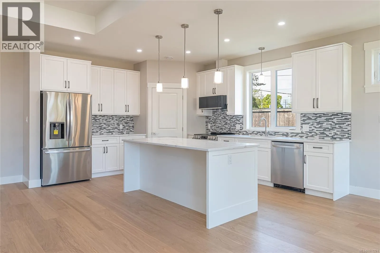 317 Pioneer Cres