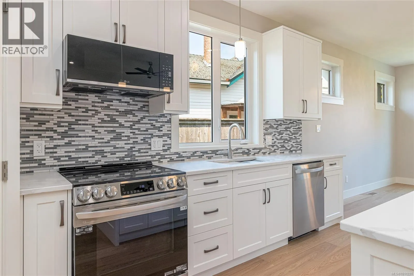 317 Pioneer Cres