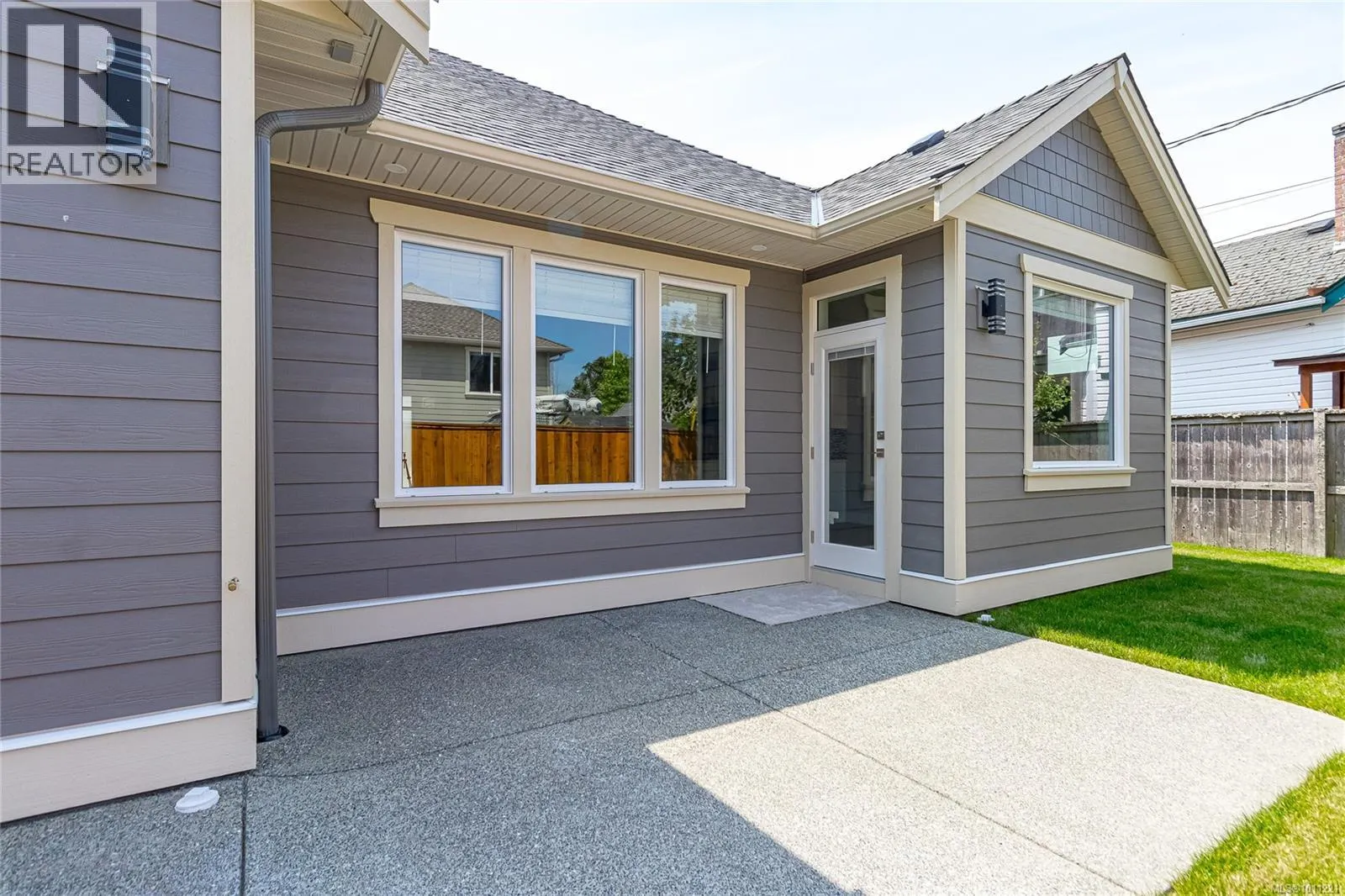 317 Pioneer Cres