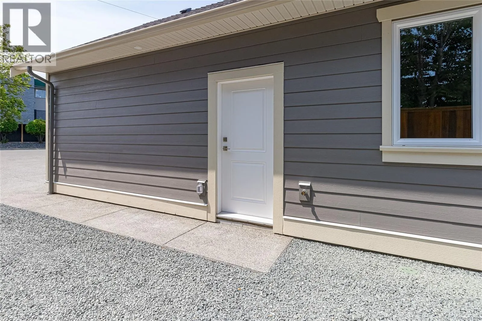 317 Pioneer Cres