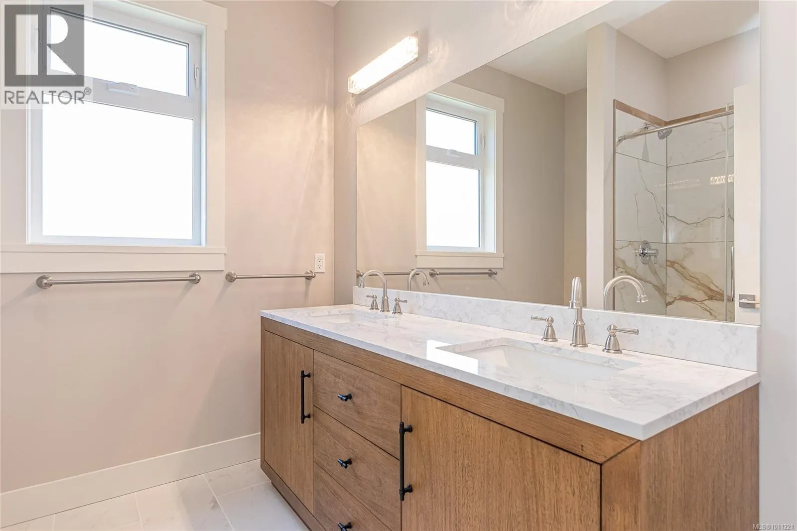 317 Pioneer Cres