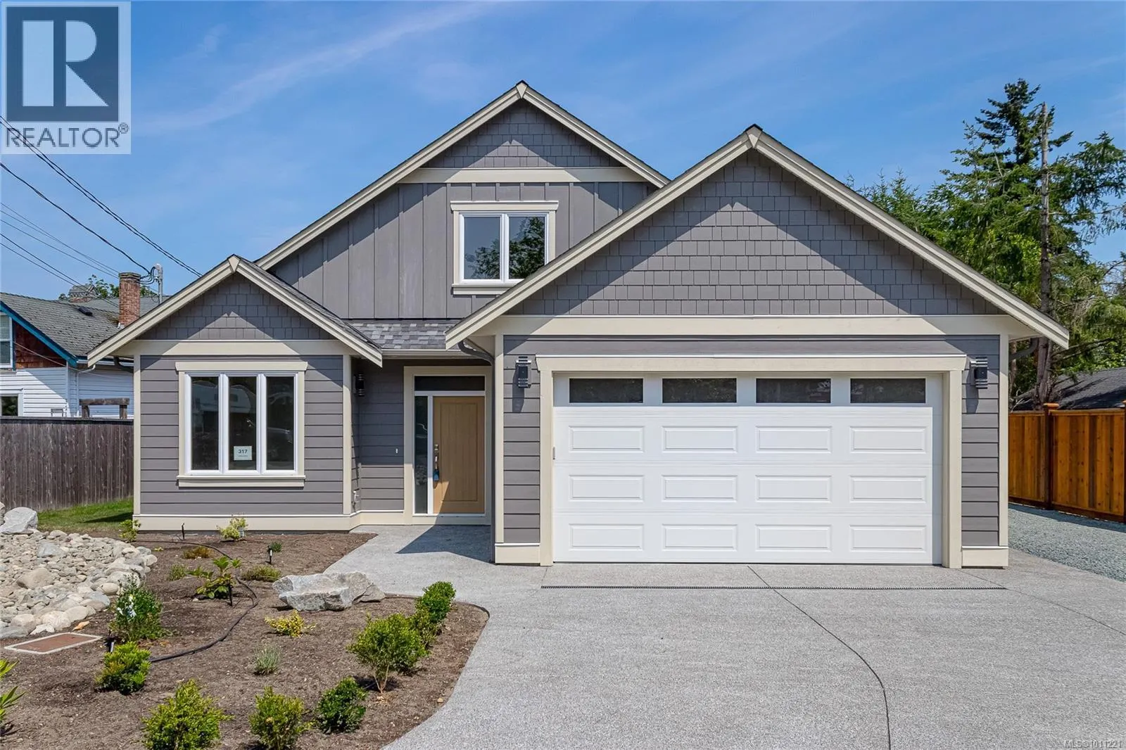 317 Pioneer Cres