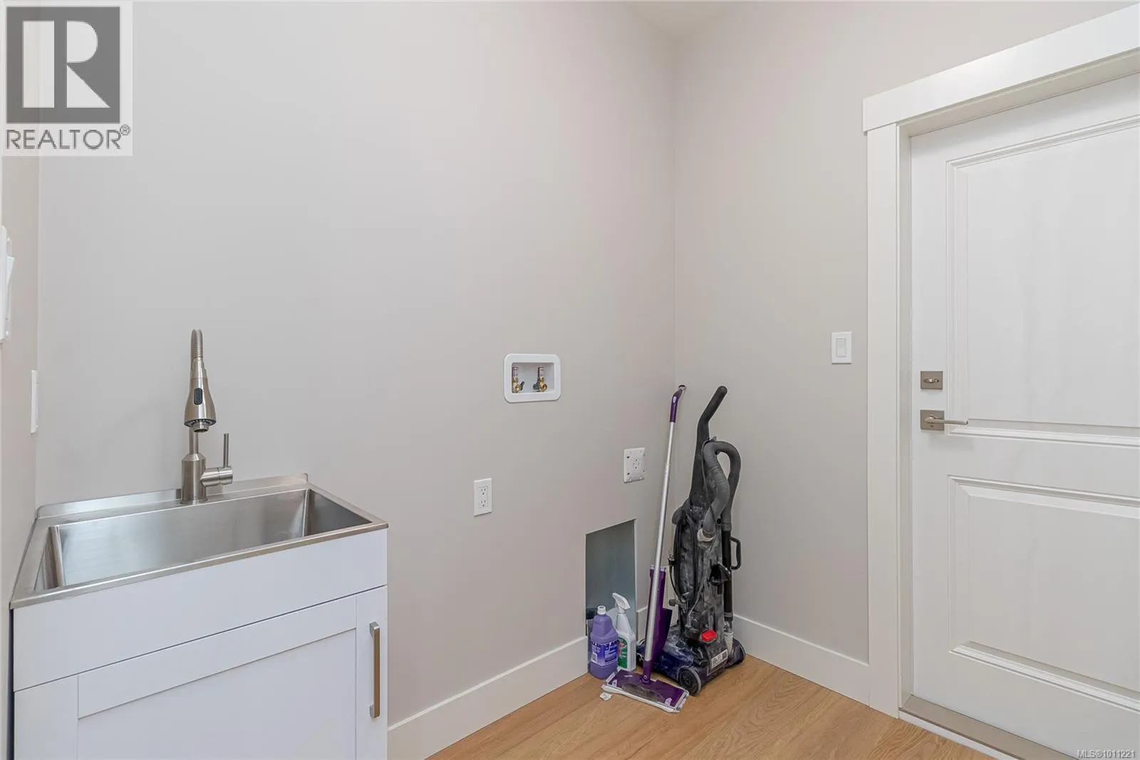 317 Pioneer Cres
