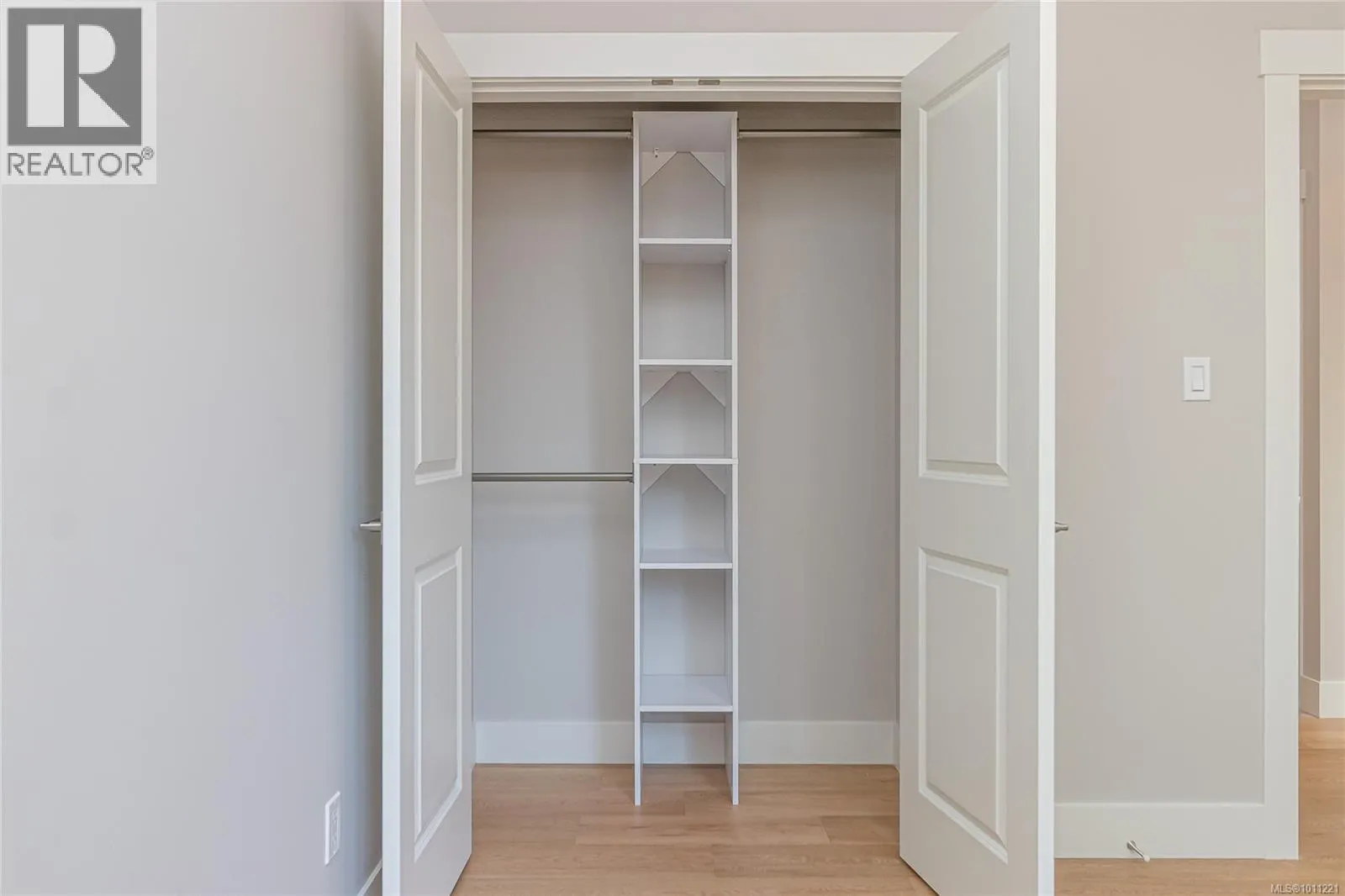 317 Pioneer Cres