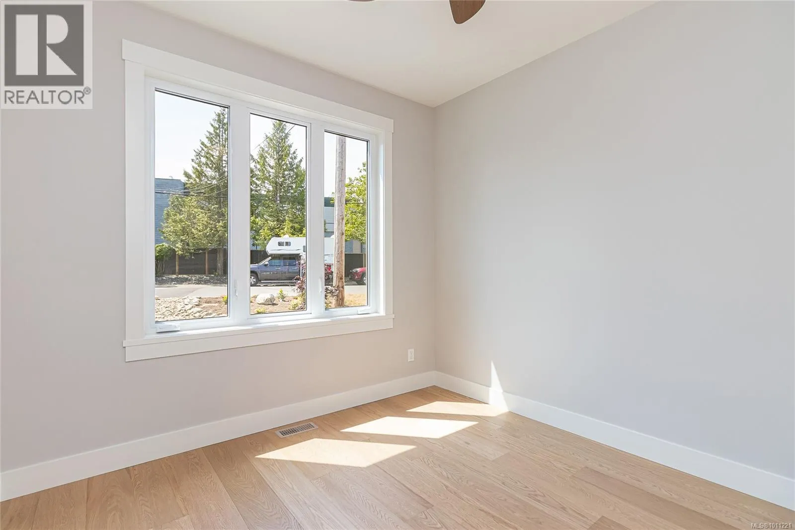 317 Pioneer Cres