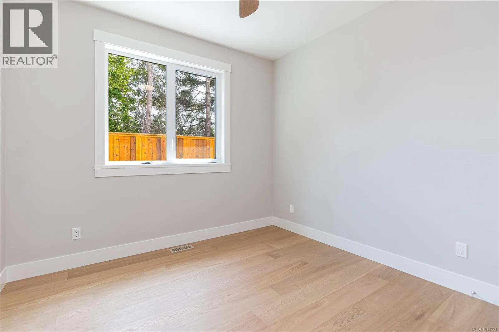 317 Pioneer Cres