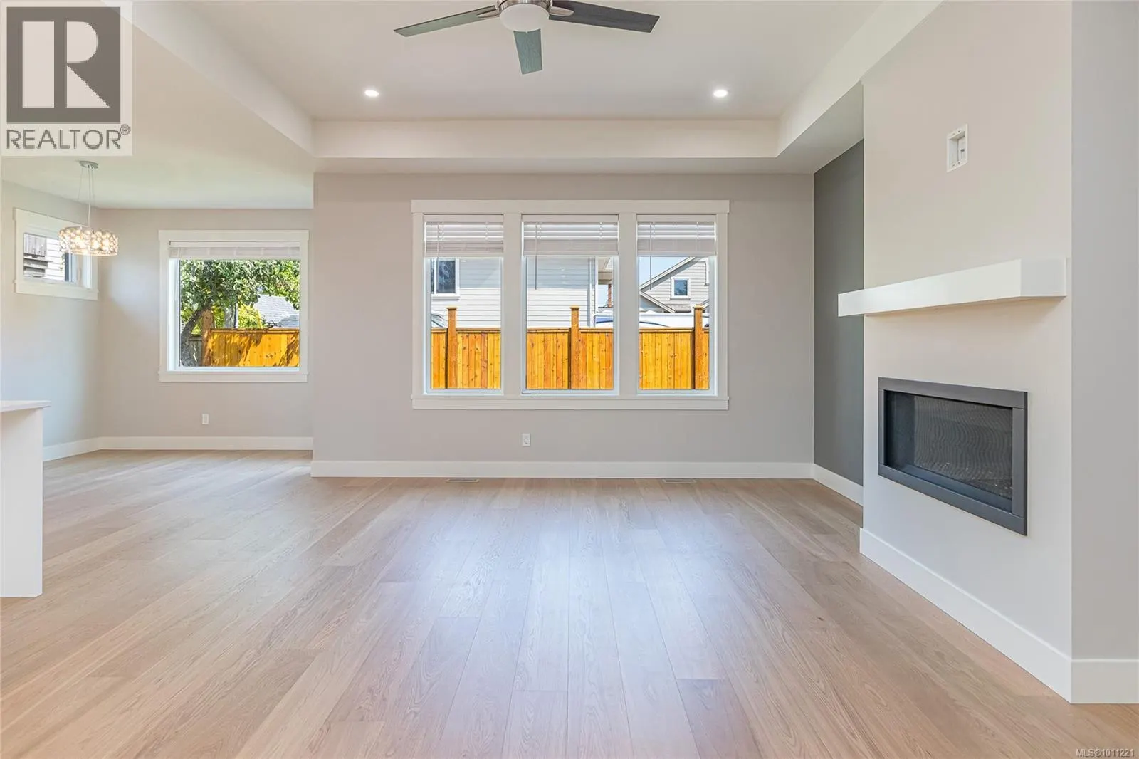 317 Pioneer Cres