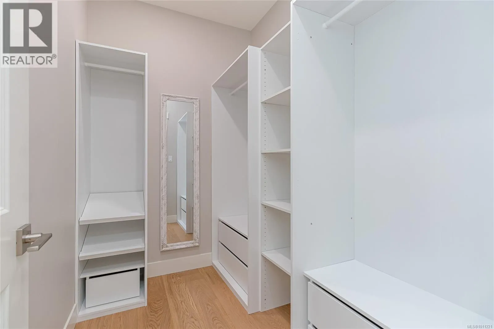 317 Pioneer Cres