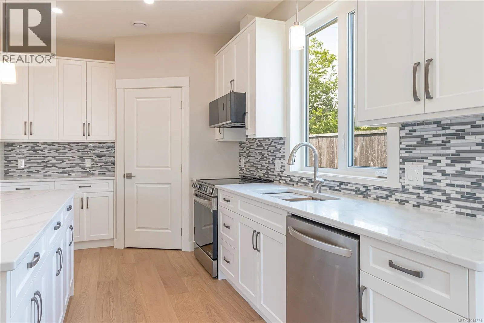 317 Pioneer Cres