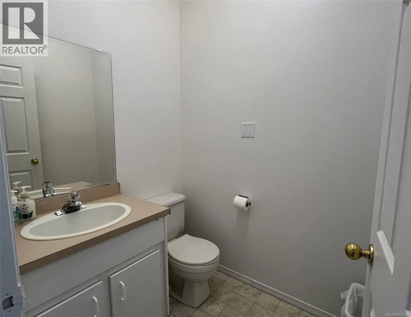 2B 2753 Charlotte Rd