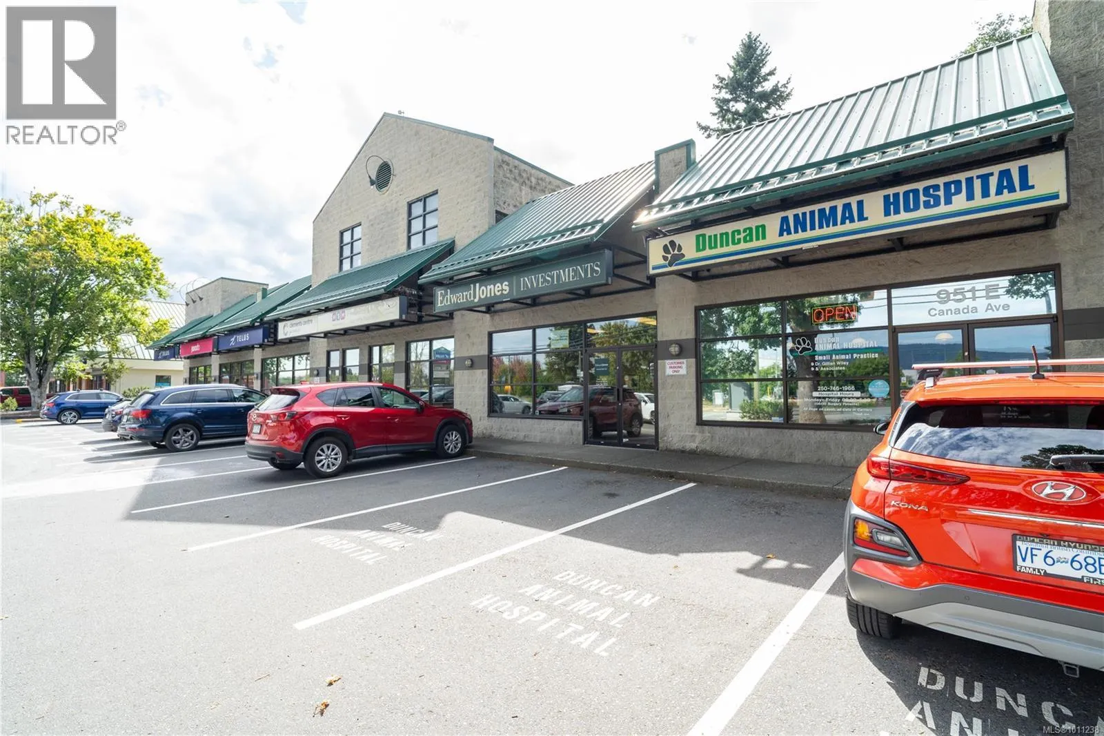 D 951 Canada Ave
