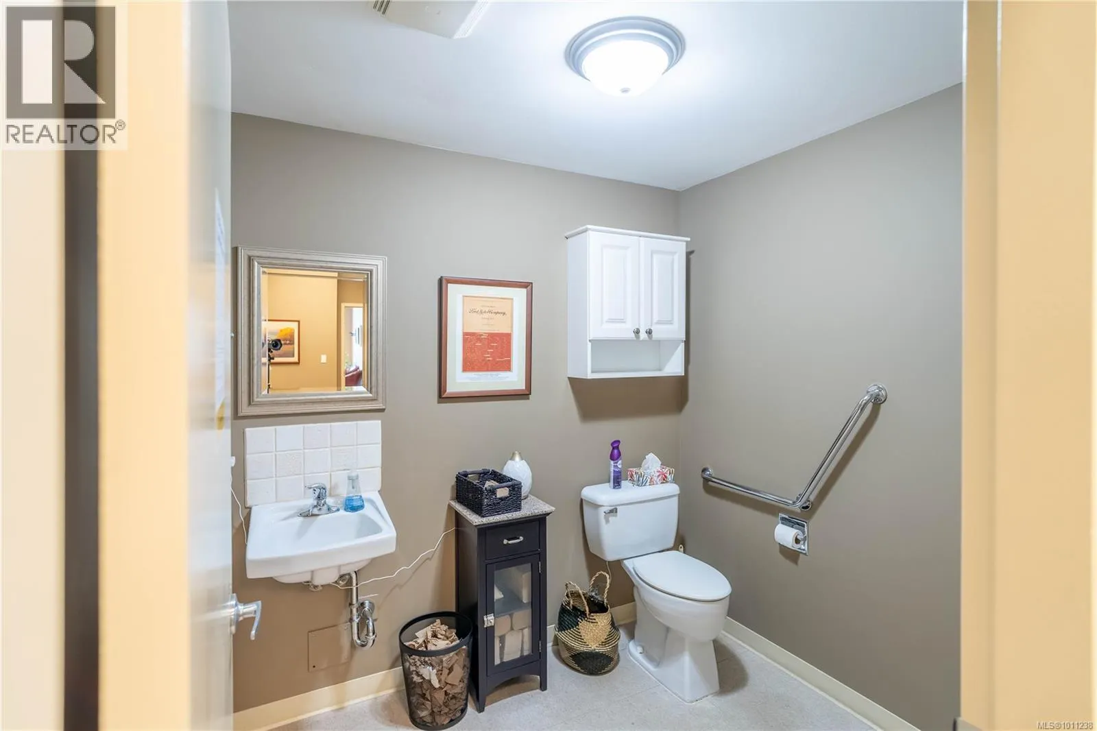 D 951 Canada Ave