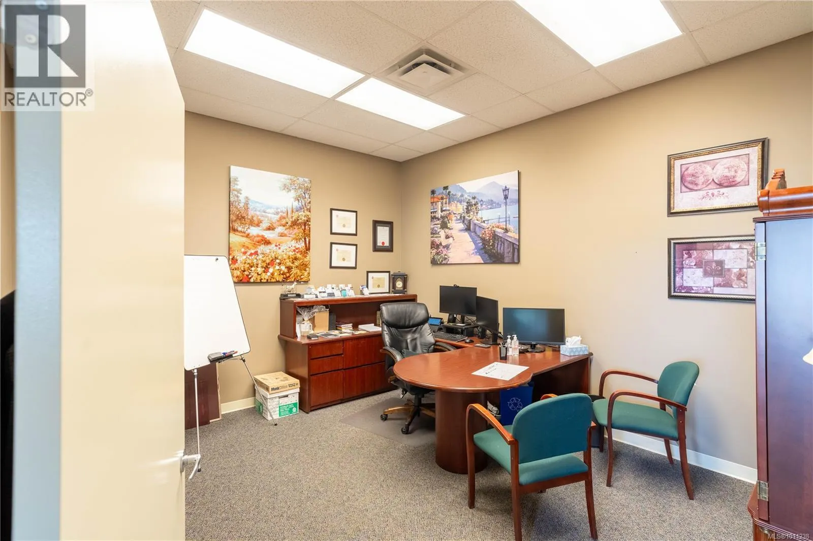 D 951 Canada Ave