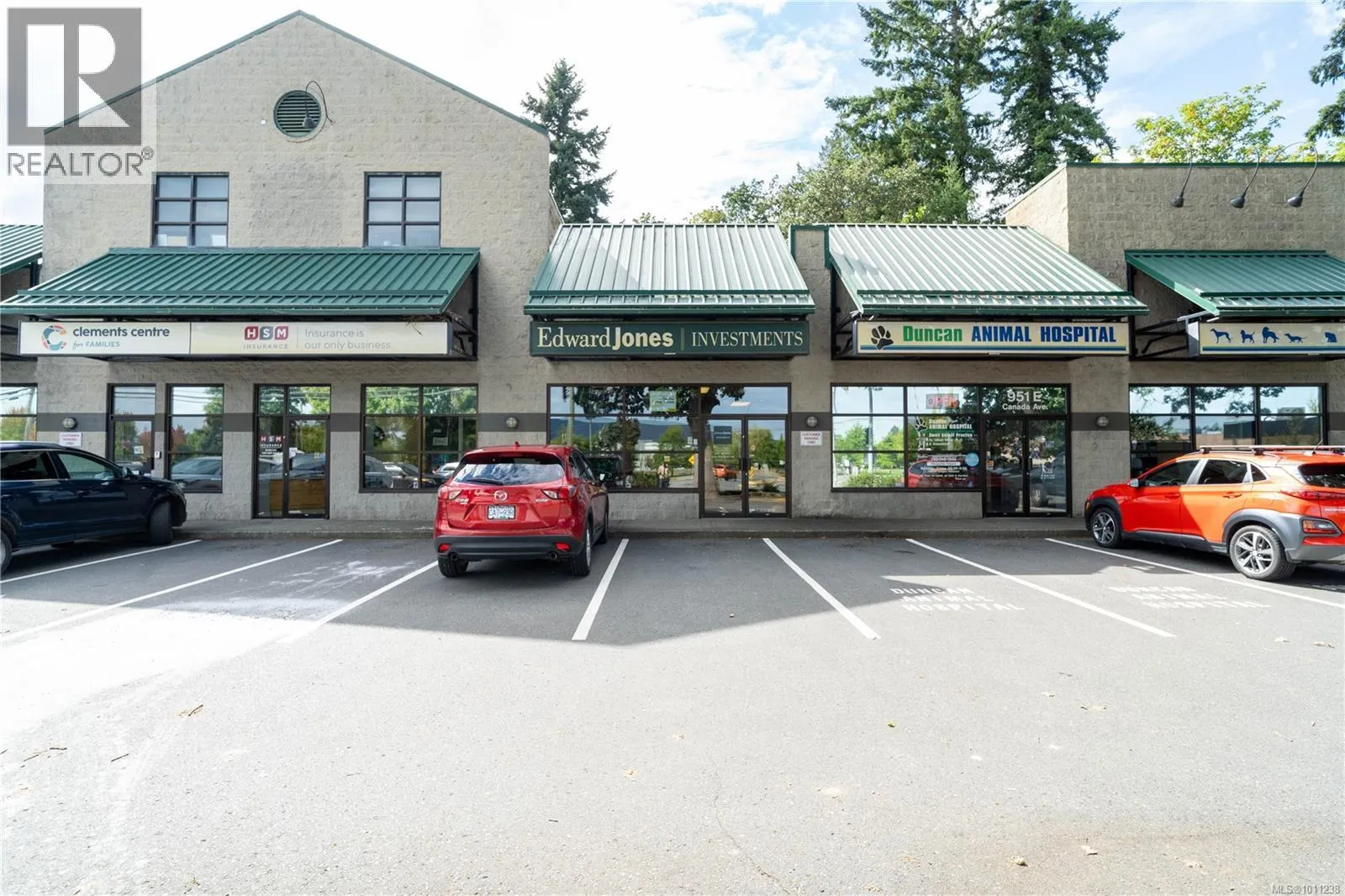 D 951 Canada Ave