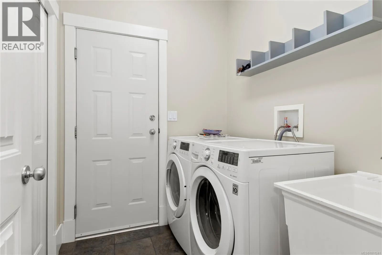 2550 Hebrides Cres