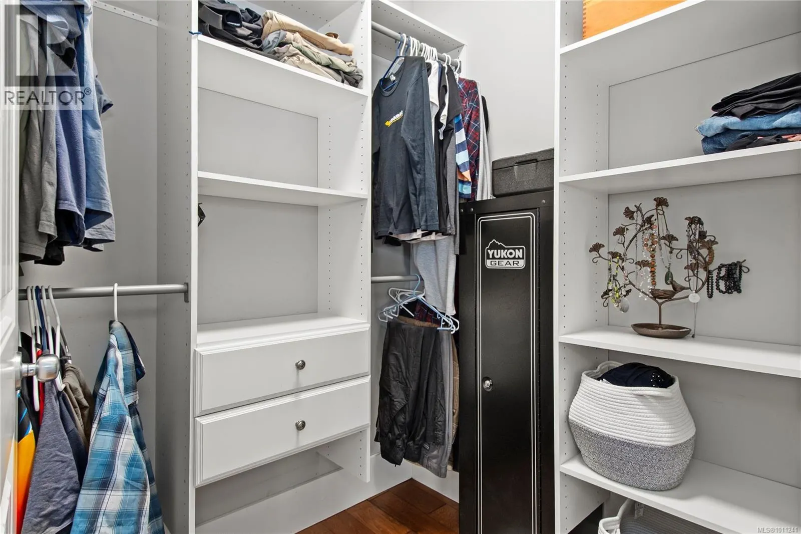 2550 Hebrides Cres
