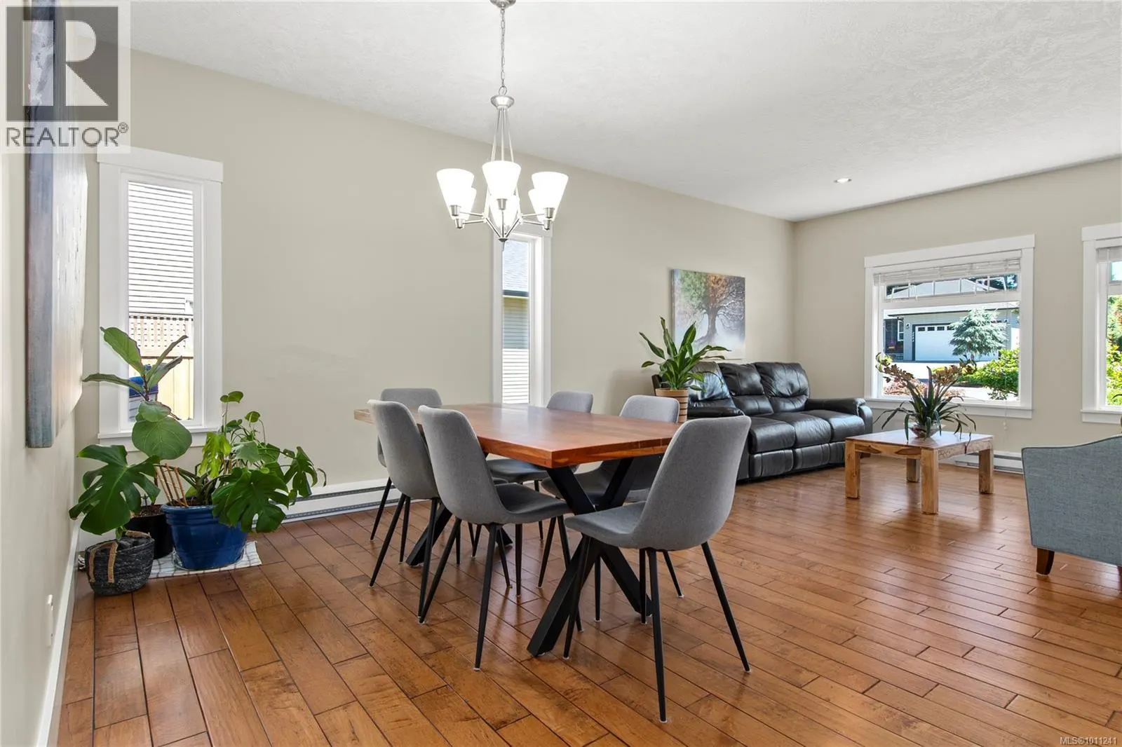 2550 Hebrides Cres