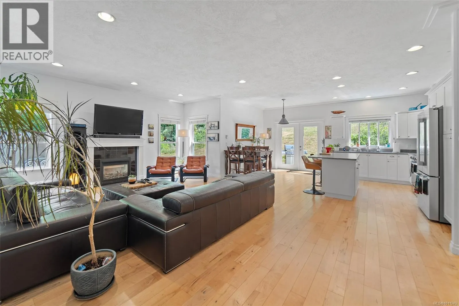 2877 Patricia Marie Pl