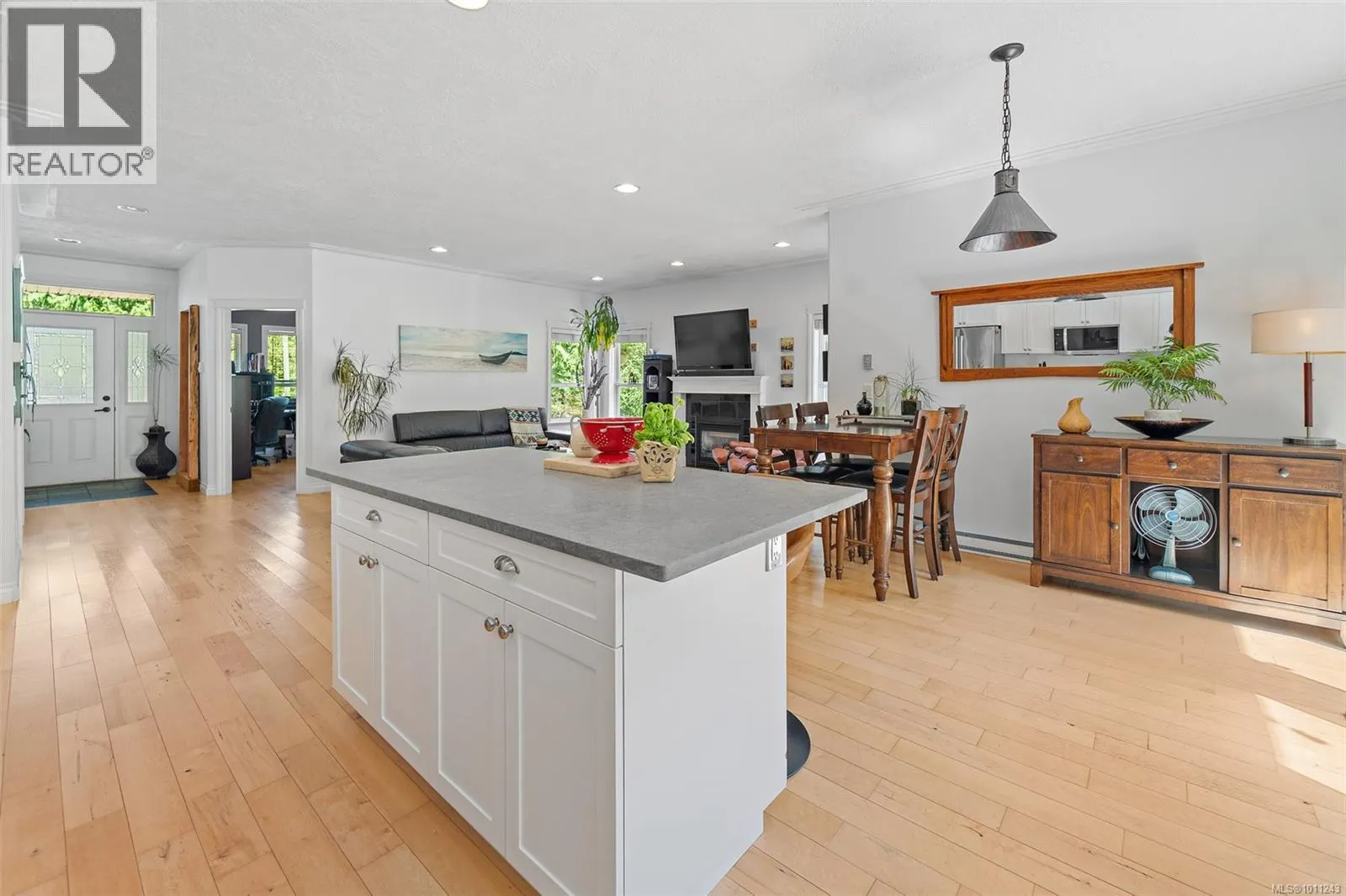 2877 Patricia Marie Pl