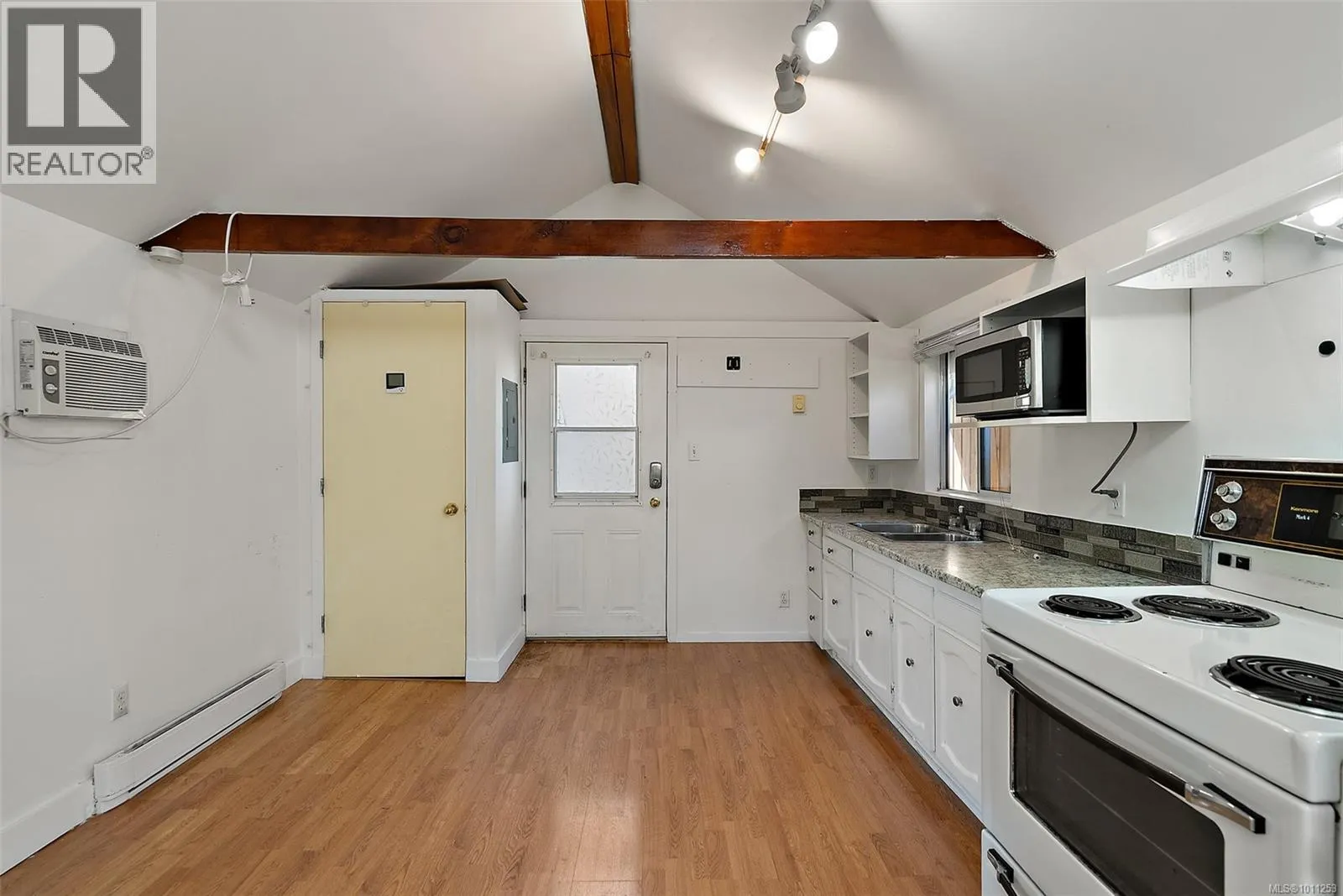 146 Simcoe St