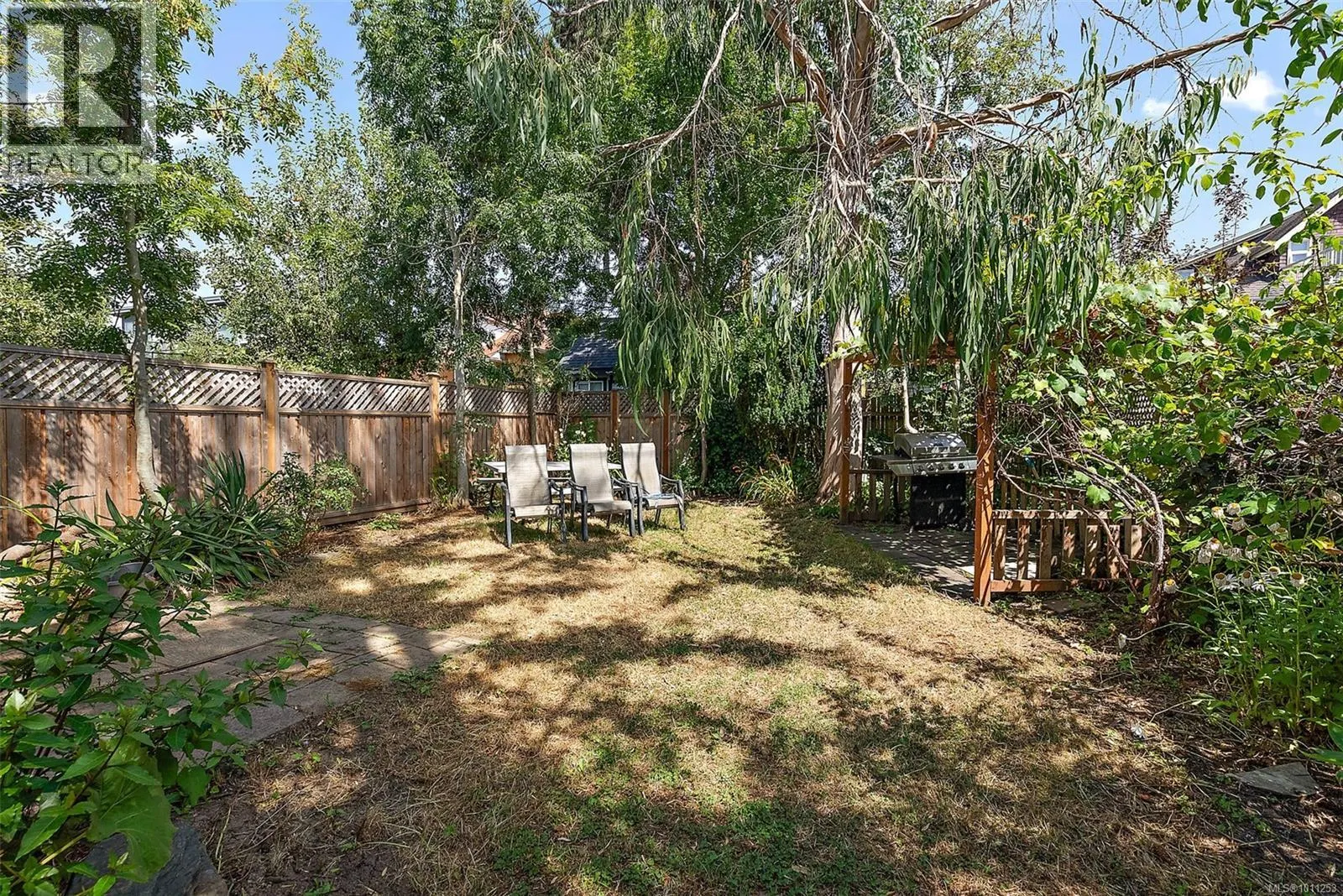 146 Simcoe St