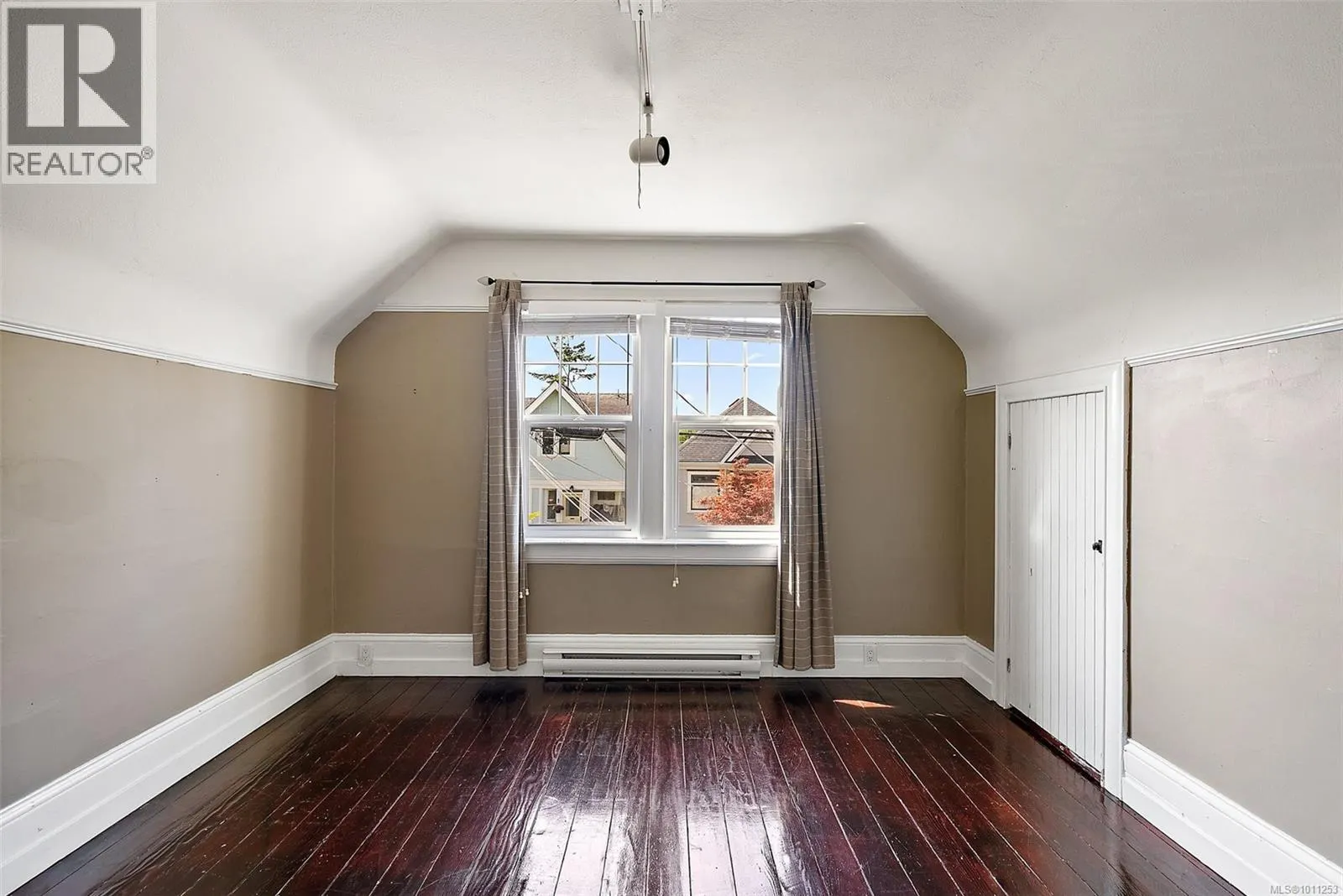 146 Simcoe St