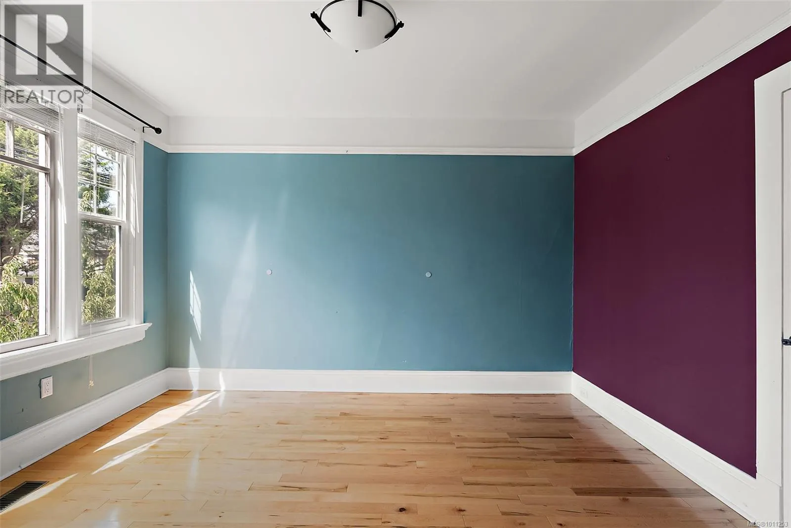 146 Simcoe St