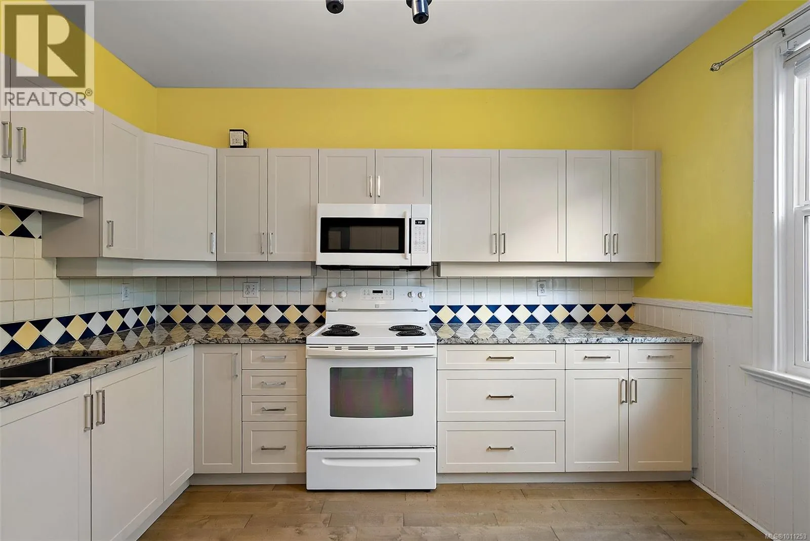 146 Simcoe St