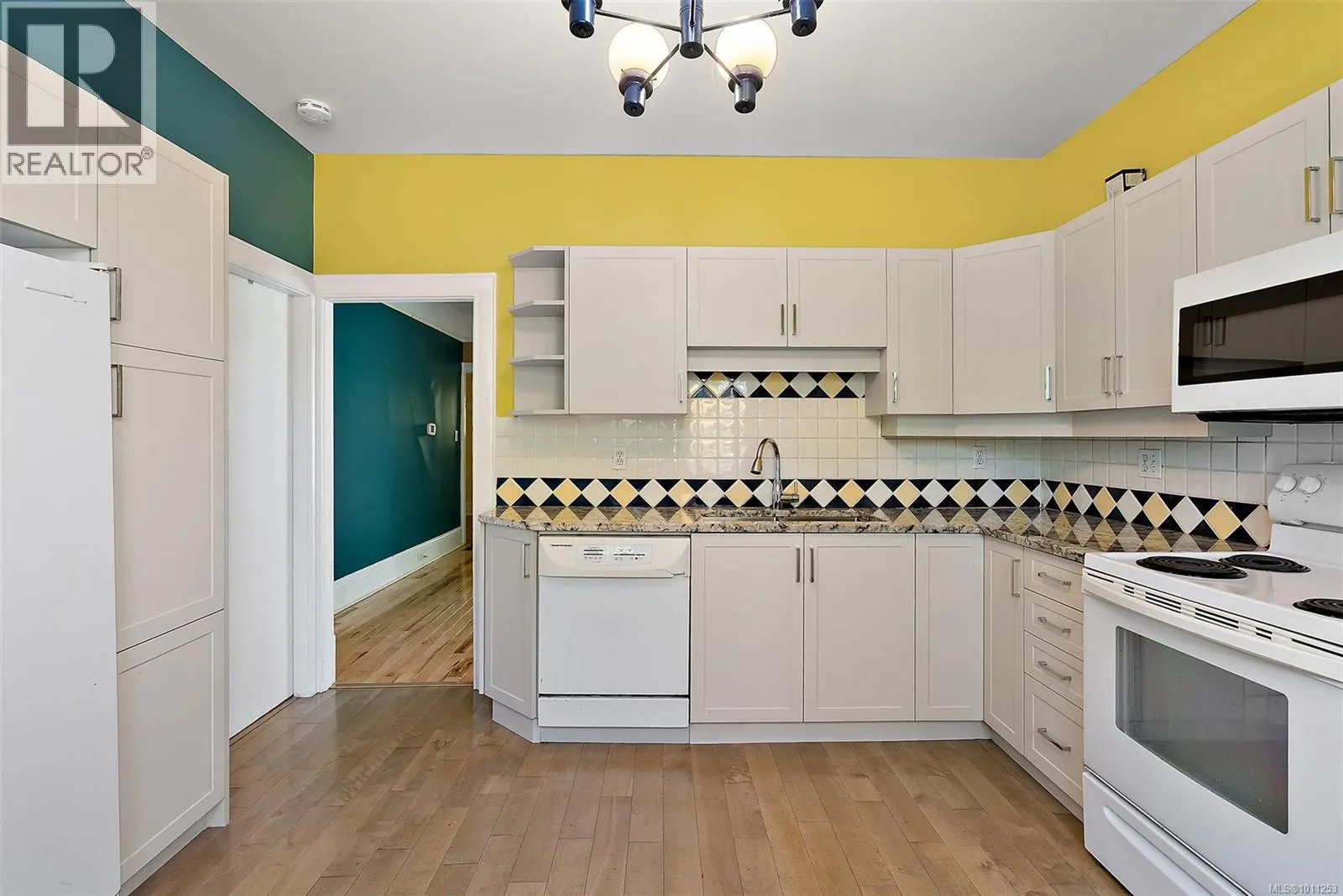 146 Simcoe St