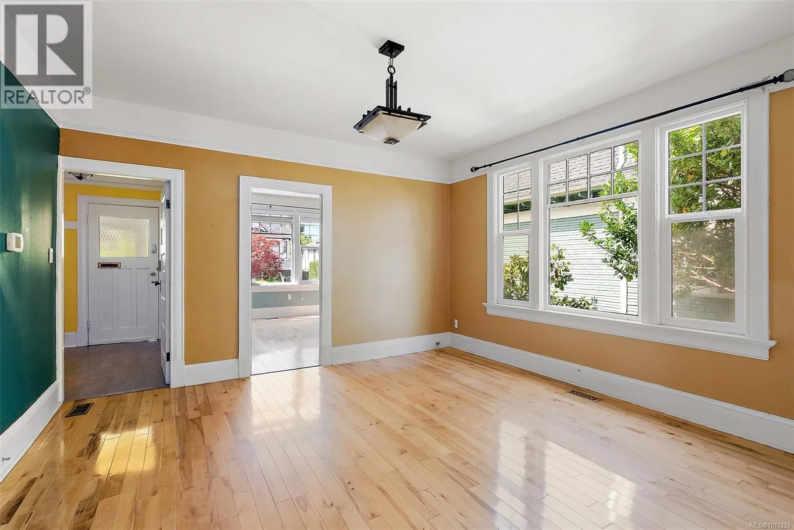 146 Simcoe St