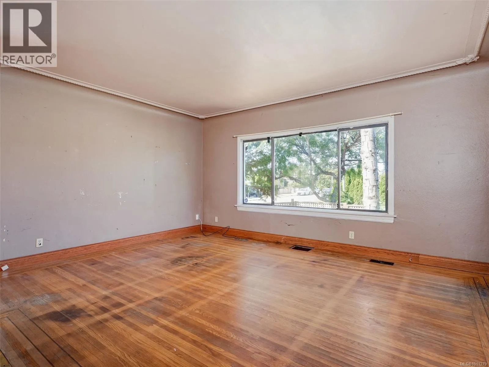 2707 Foul Bay Rd