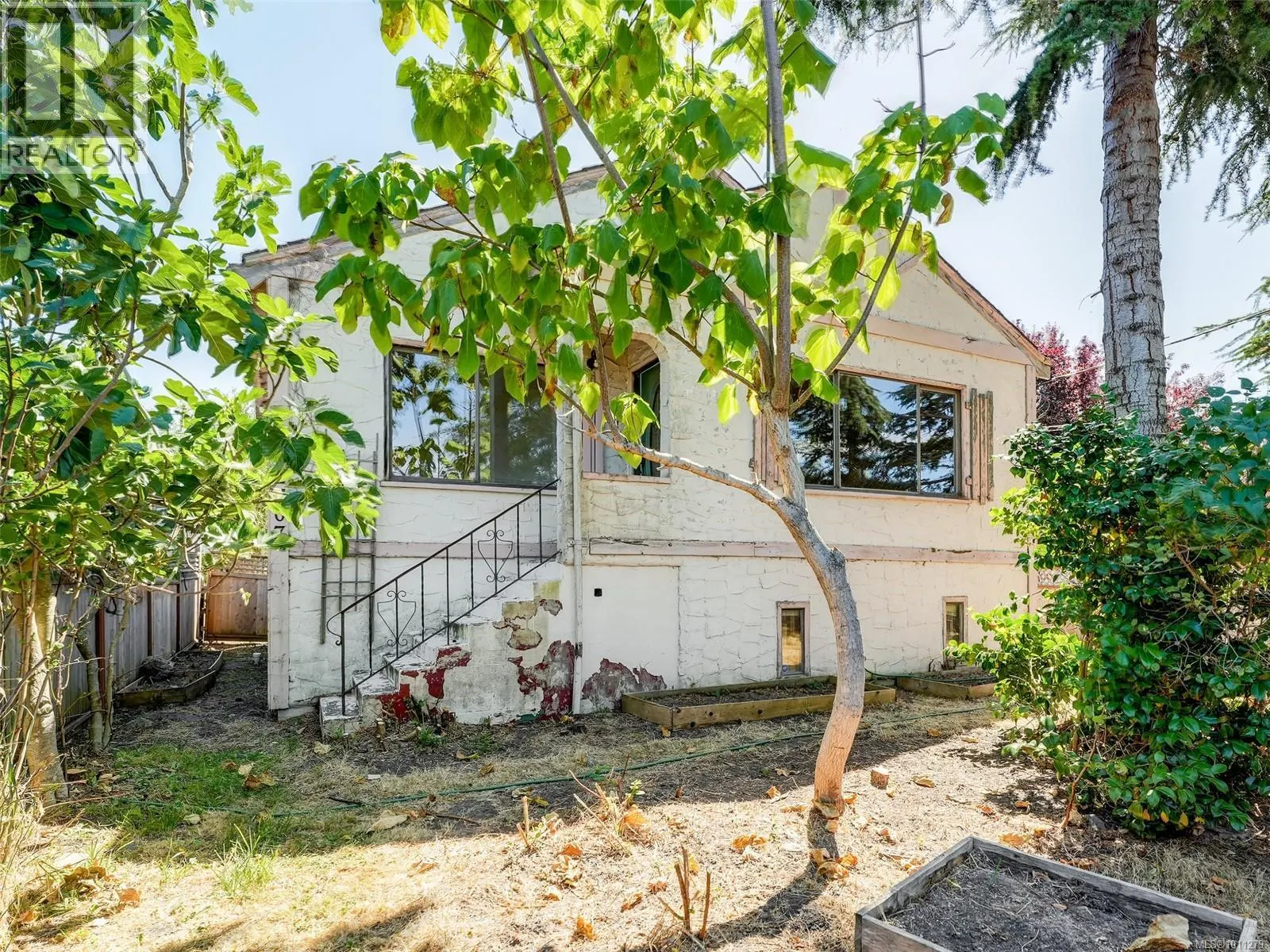 2707 Foul Bay Rd