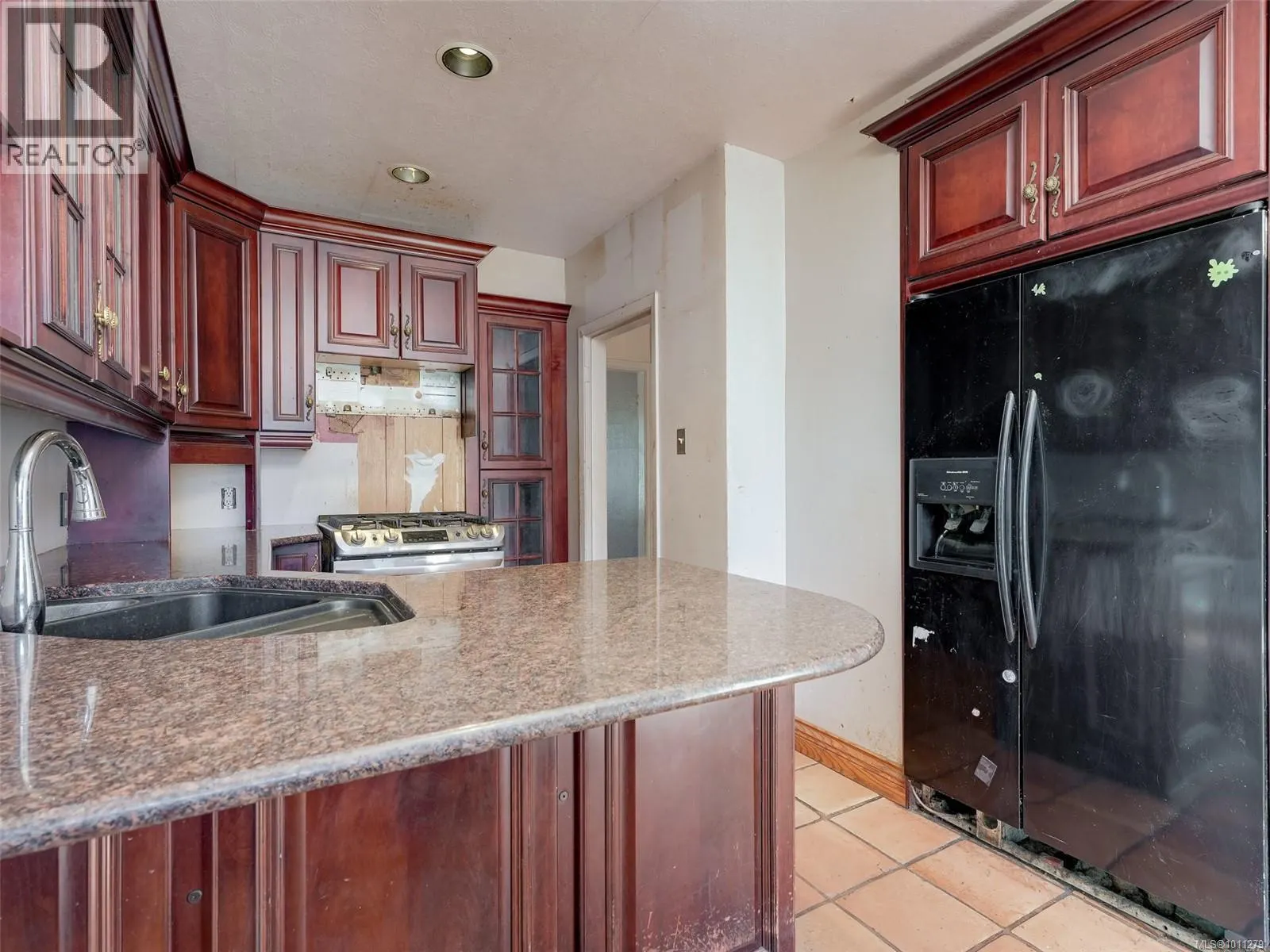 2707 Foul Bay Rd
