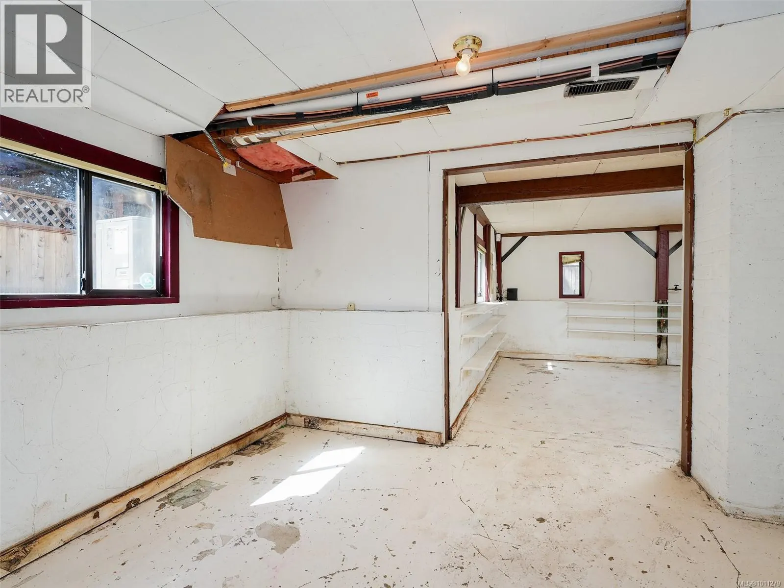 2707 Foul Bay Rd