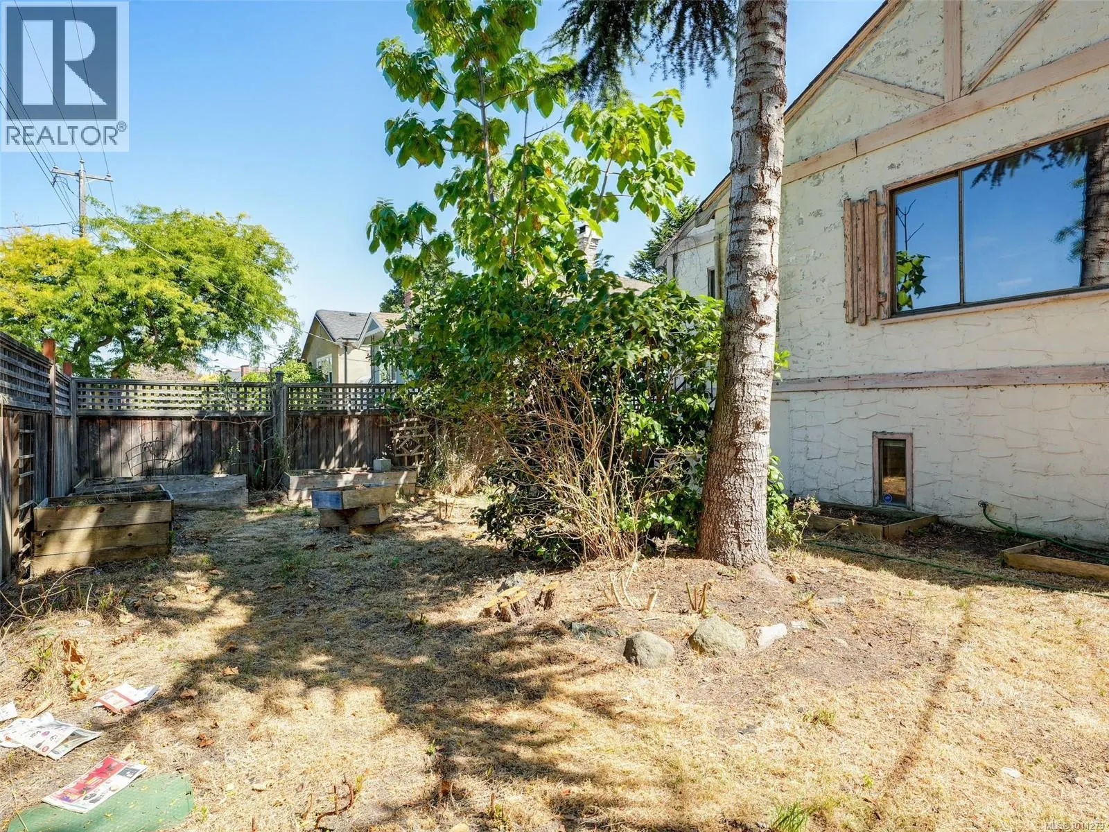 2707 Foul Bay Rd