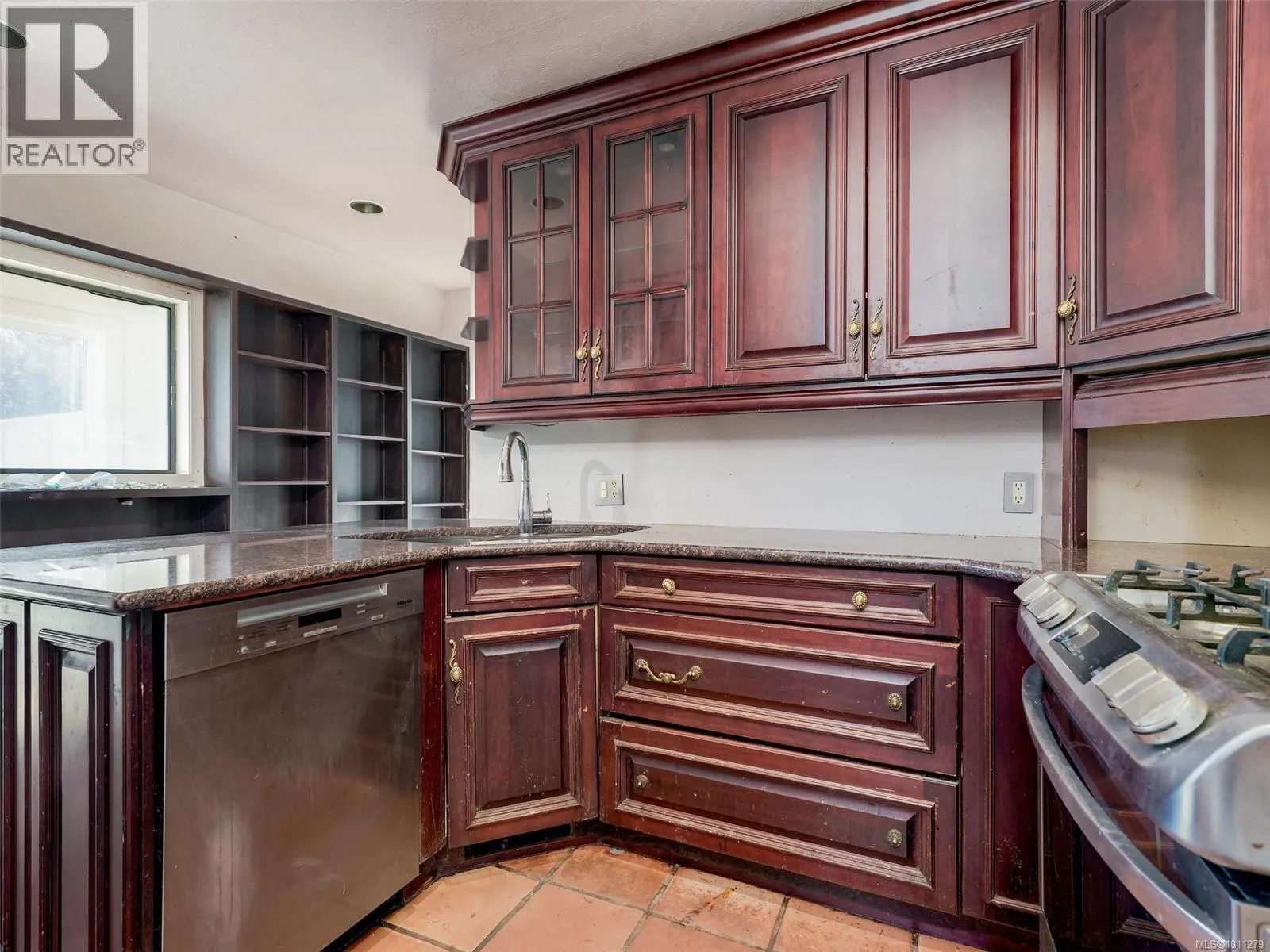 2707 Foul Bay Rd