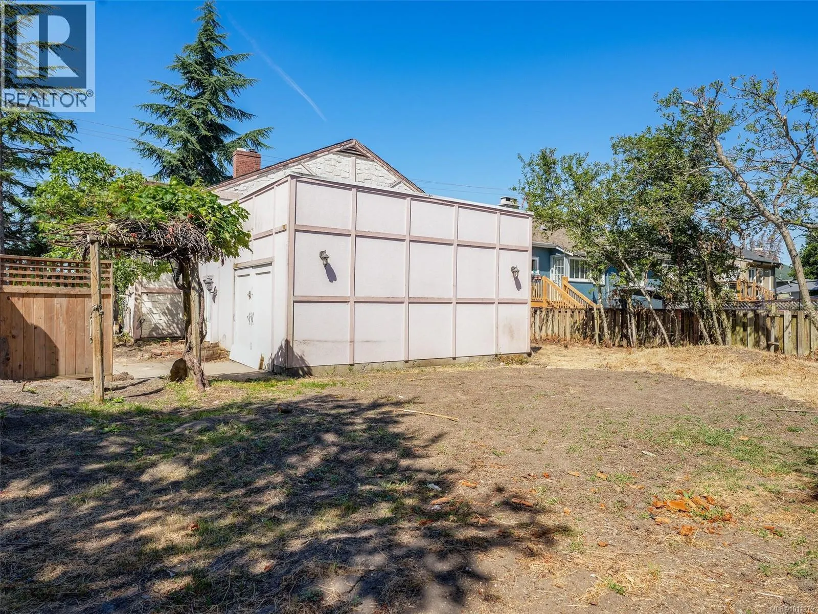 2707 Foul Bay Rd