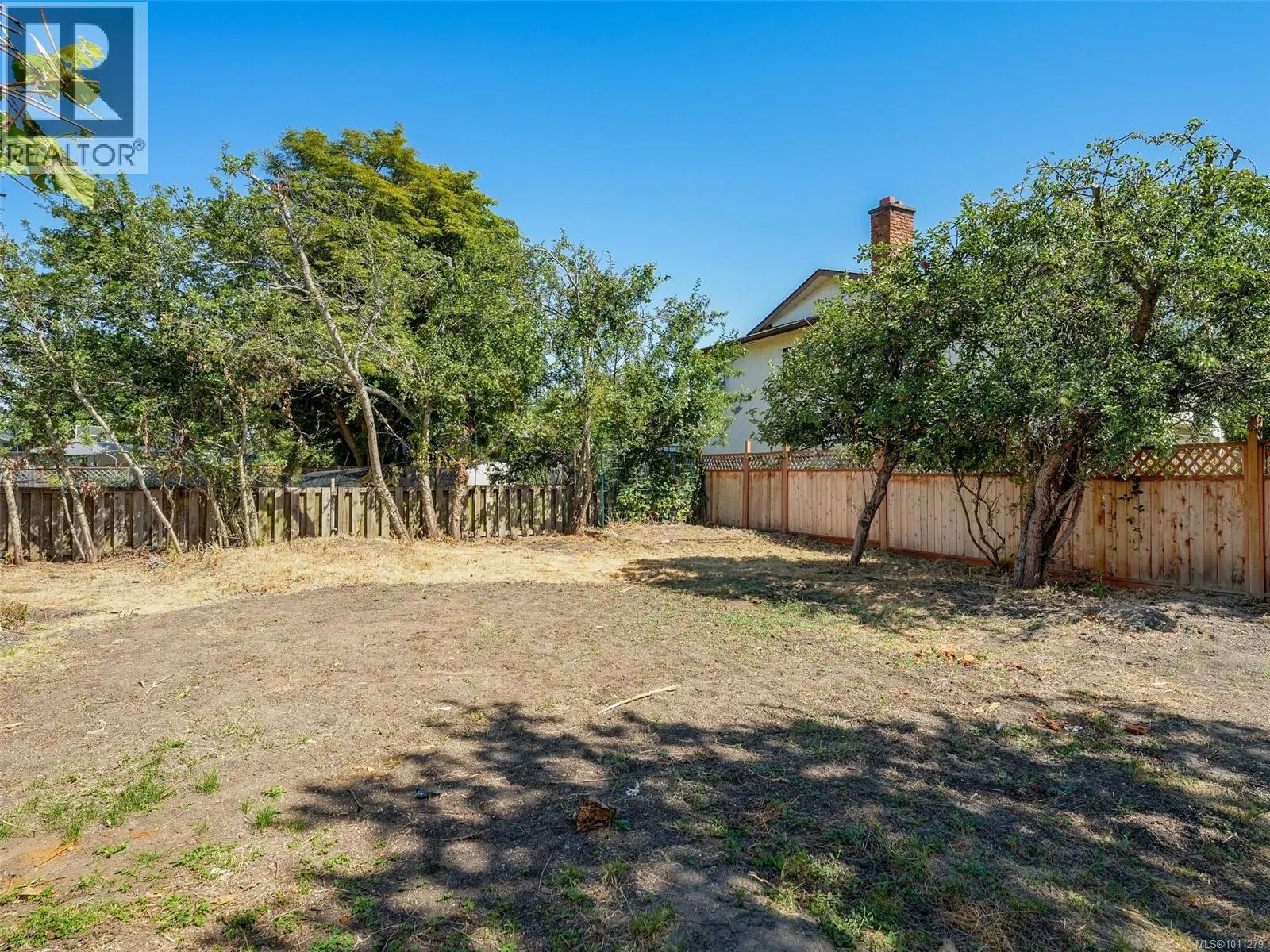 2707 Foul Bay Rd
