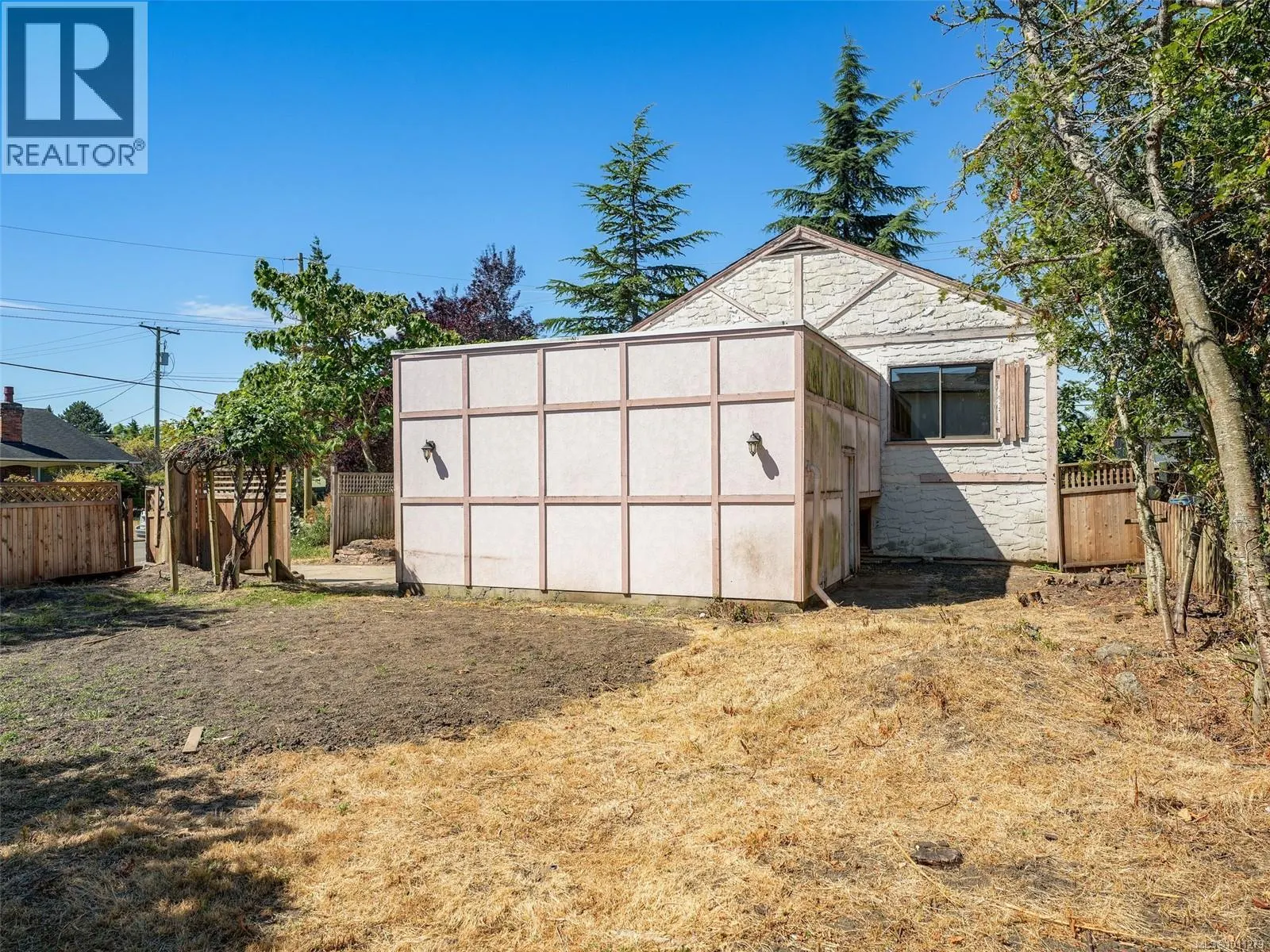 2707 Foul Bay Rd