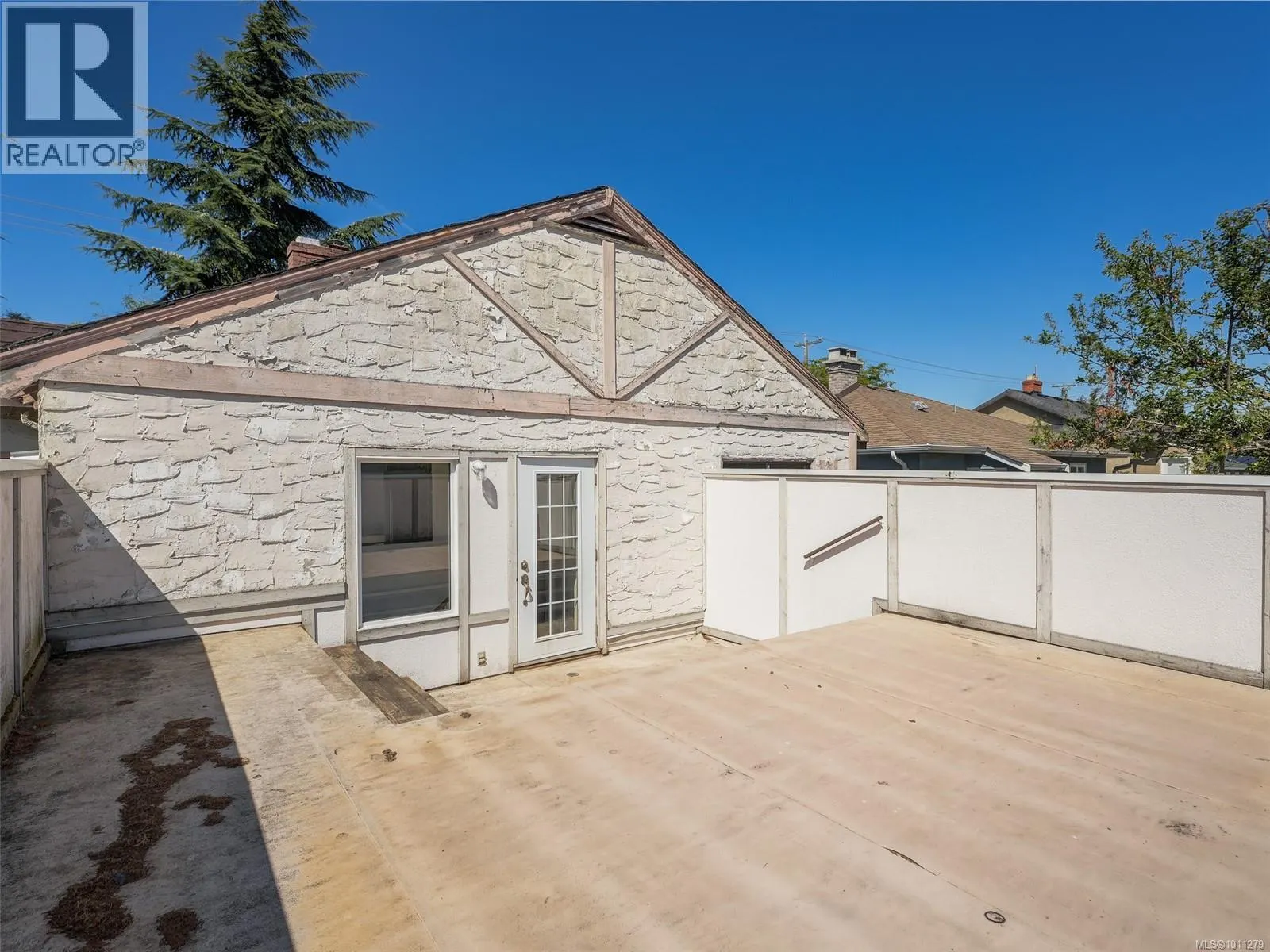 2707 Foul Bay Rd
