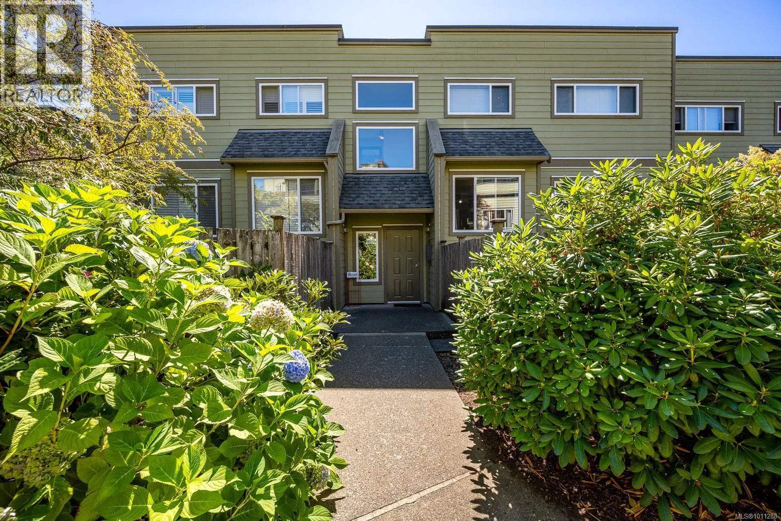 203 2250 Manor Pl