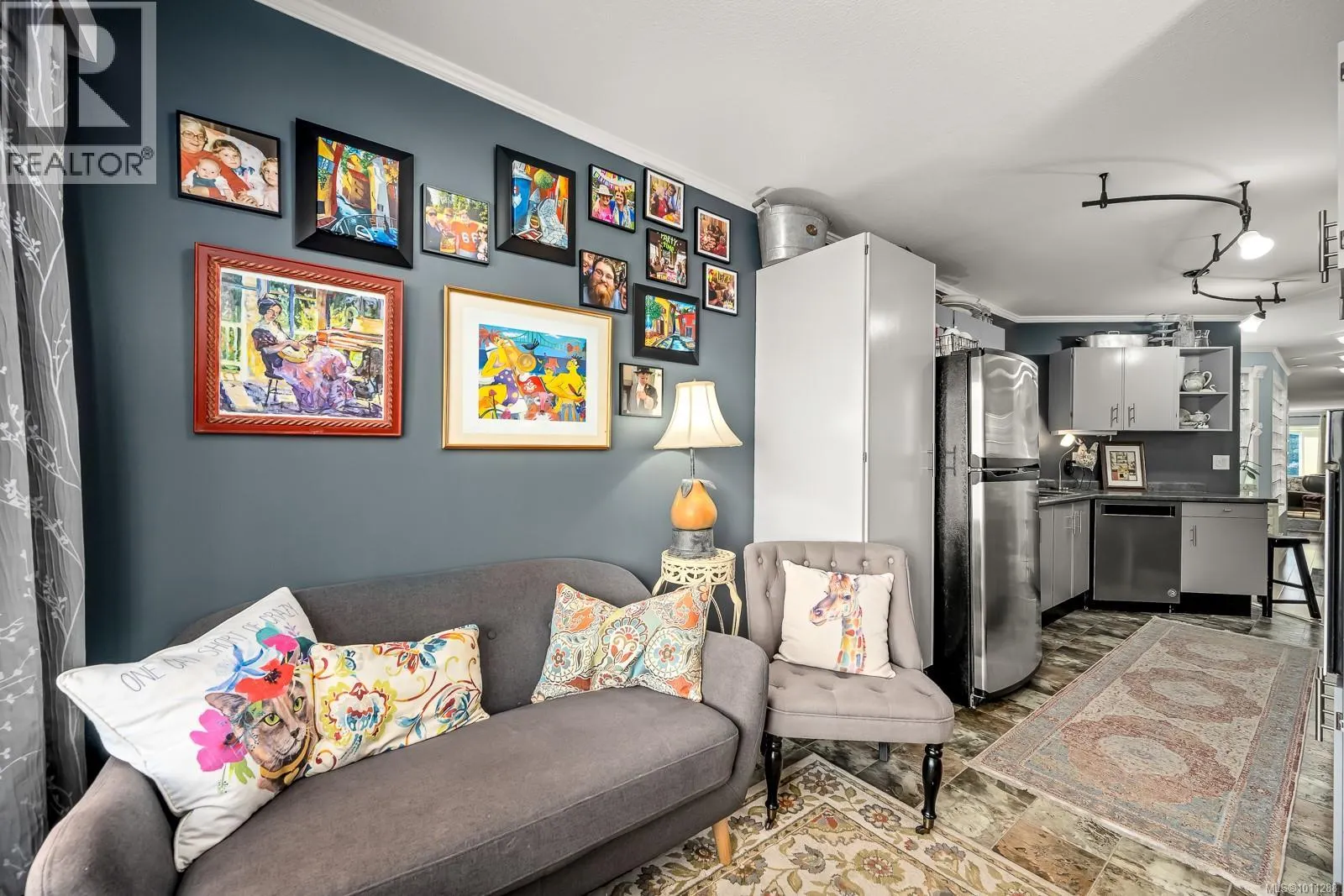 203 2250 Manor Pl