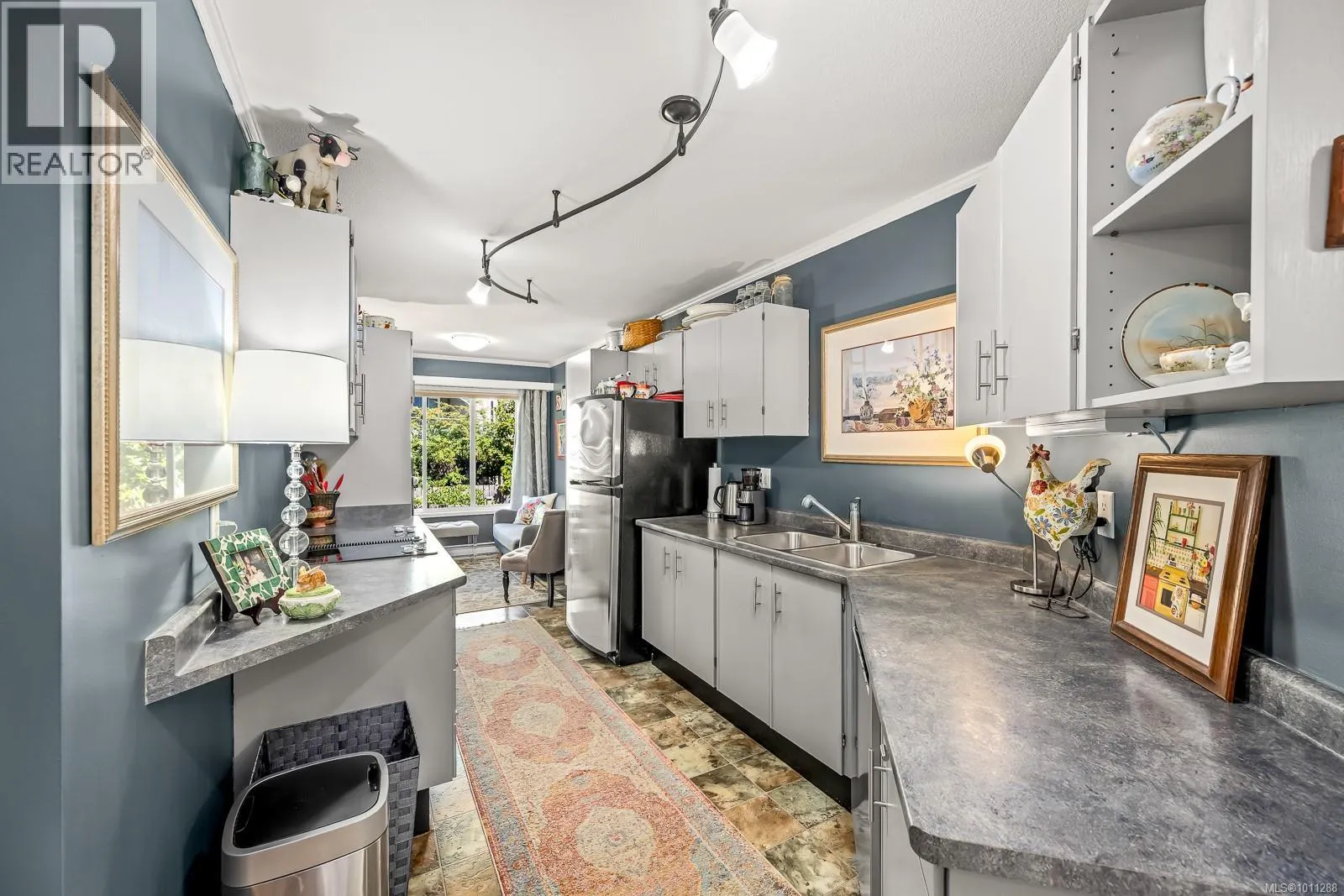 203 2250 Manor Pl