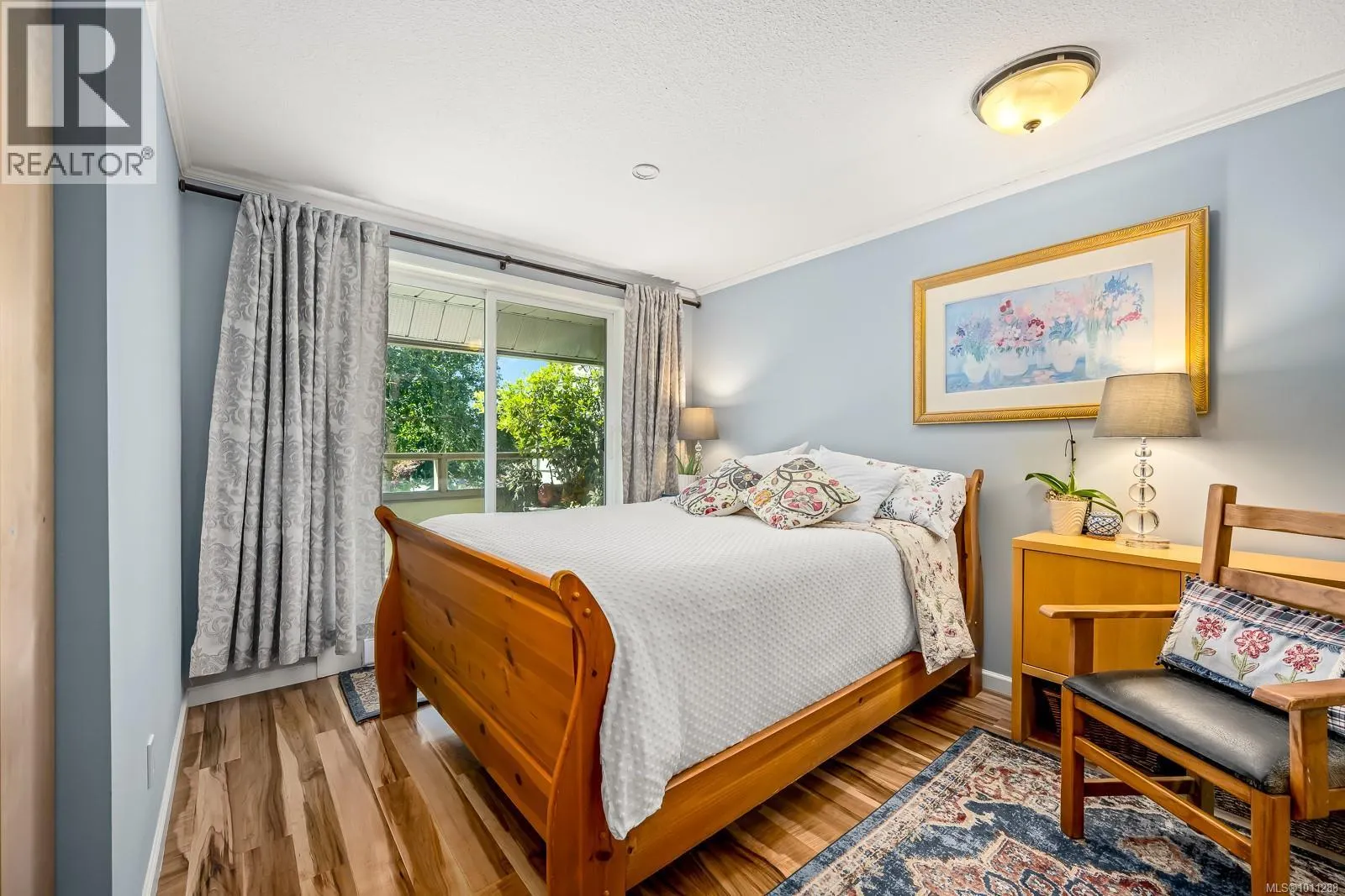203 2250 Manor Pl