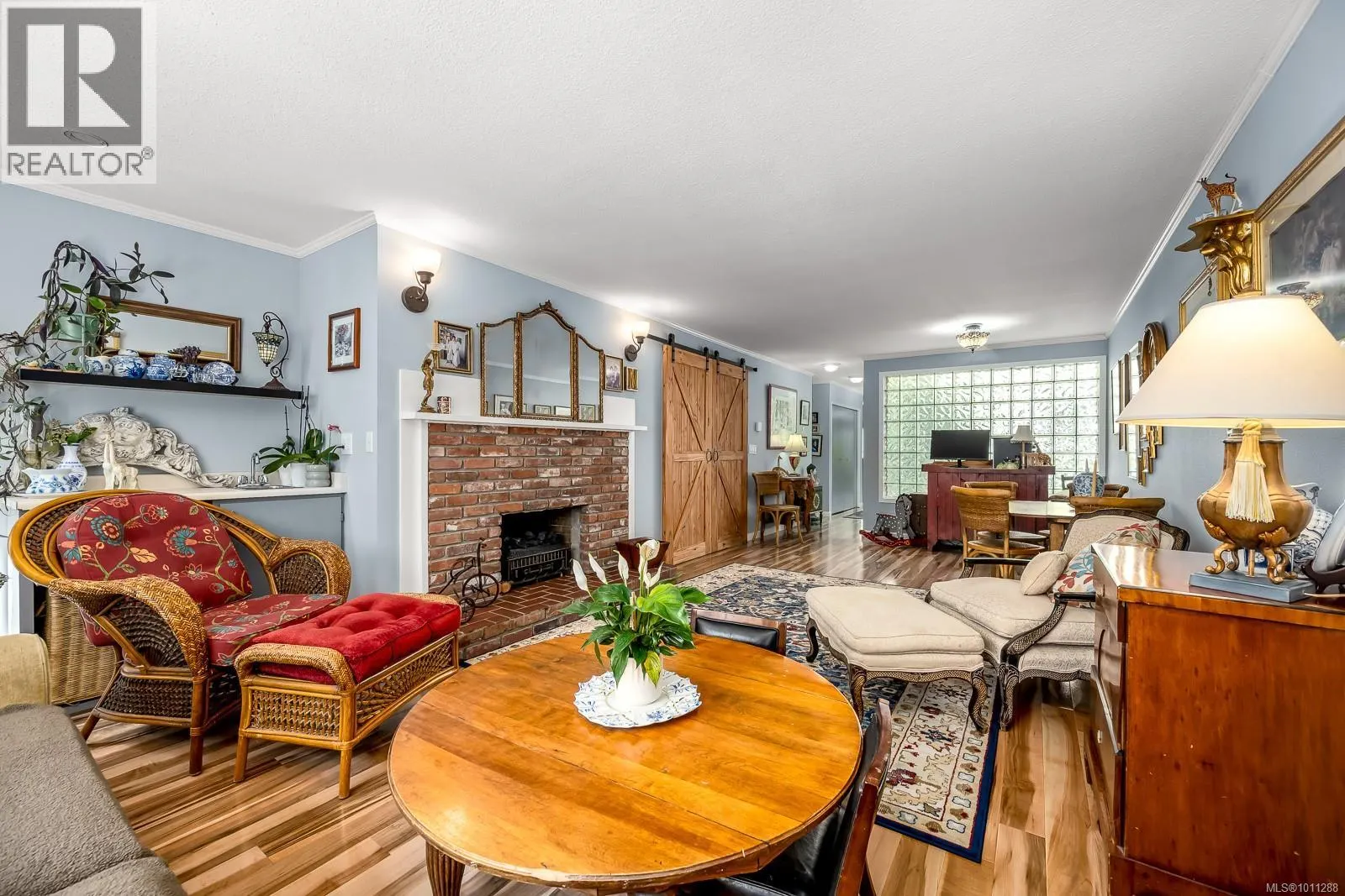 203 2250 Manor Pl