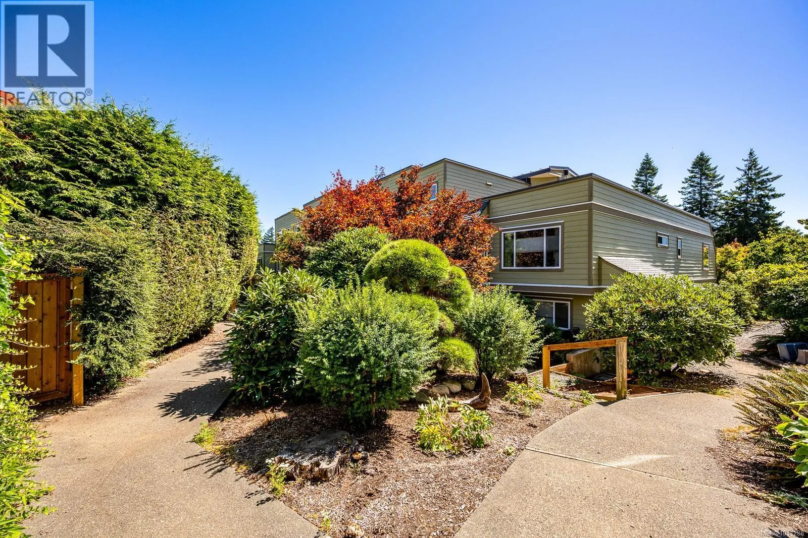 203 2250 Manor Pl