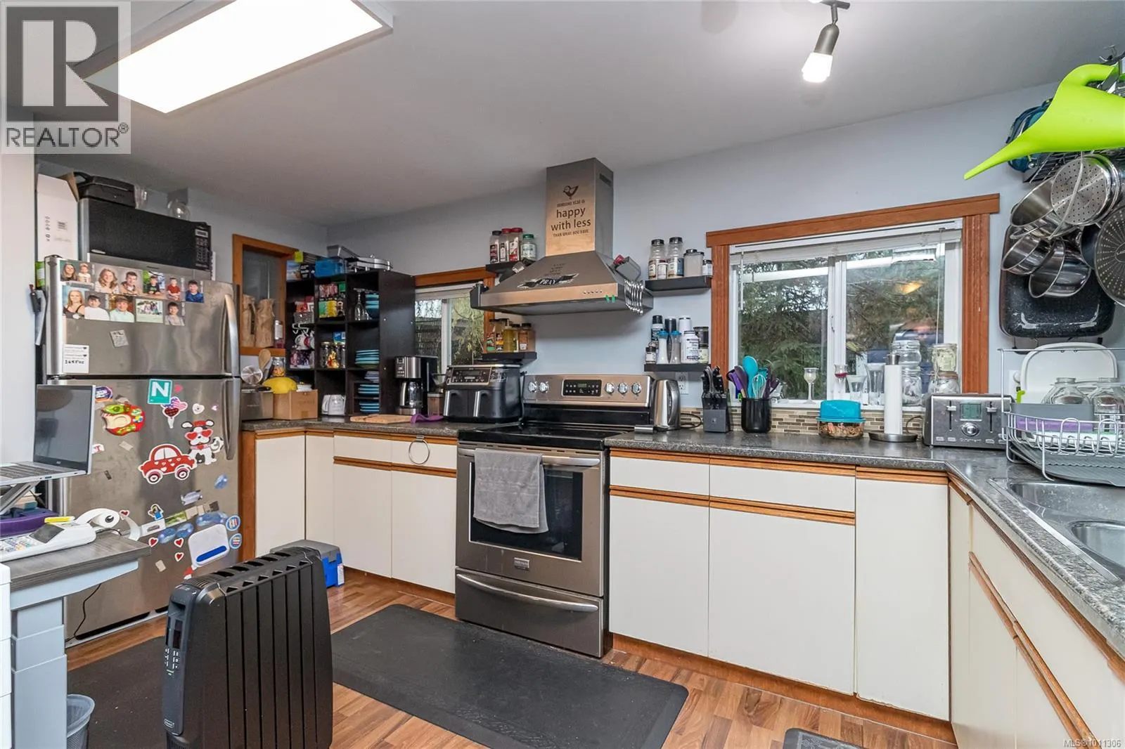 132 1753 Cecil St