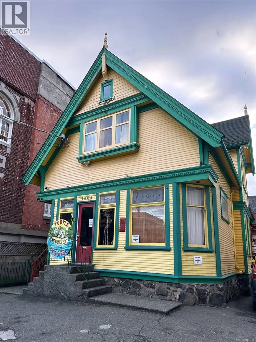1608 Quadra St
